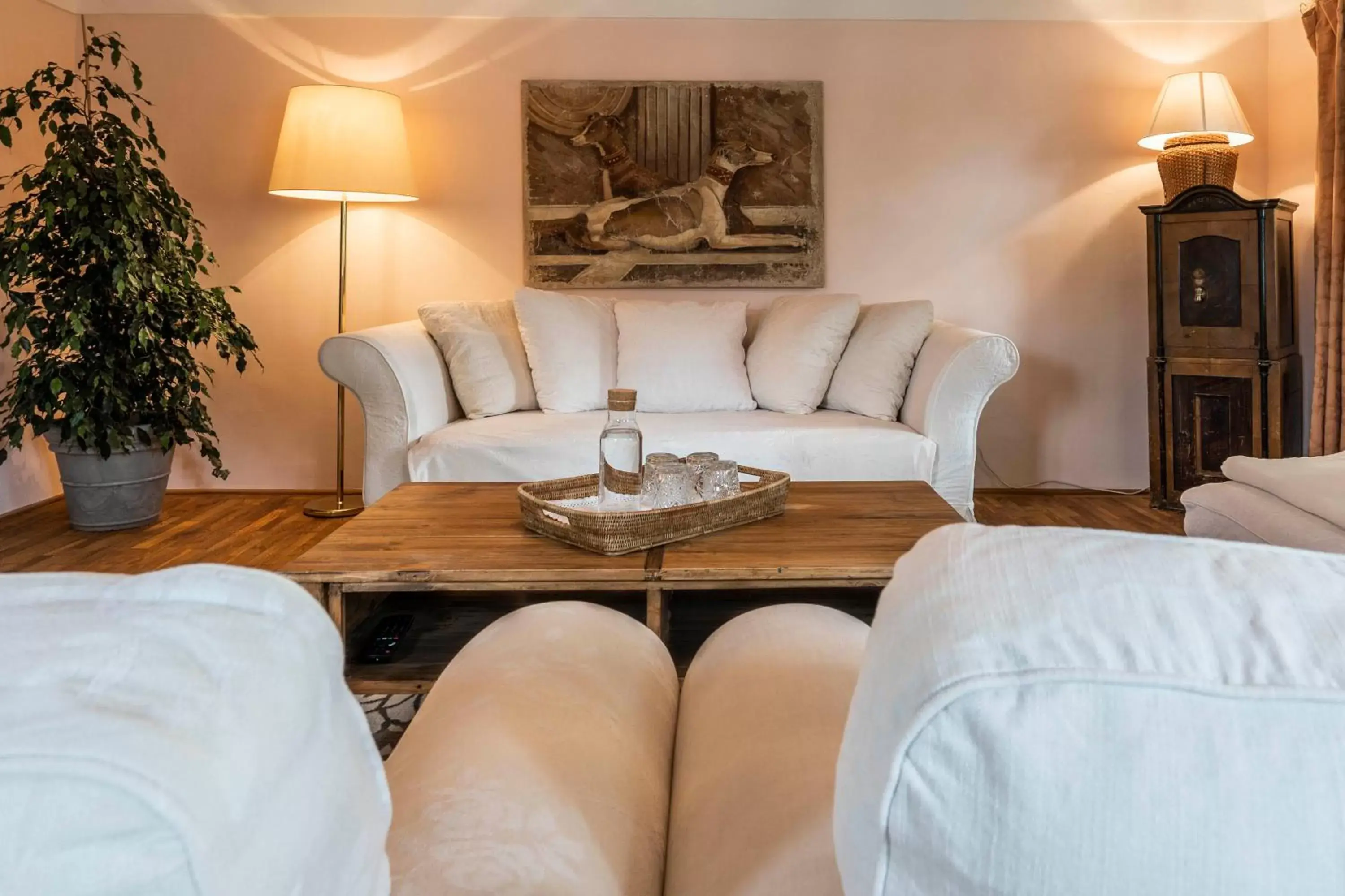 Suite in Schlosswirt zu Anif - Hotel und Restaurant Suite in Schlosswirt zu Anif - Hotel und Restaurant