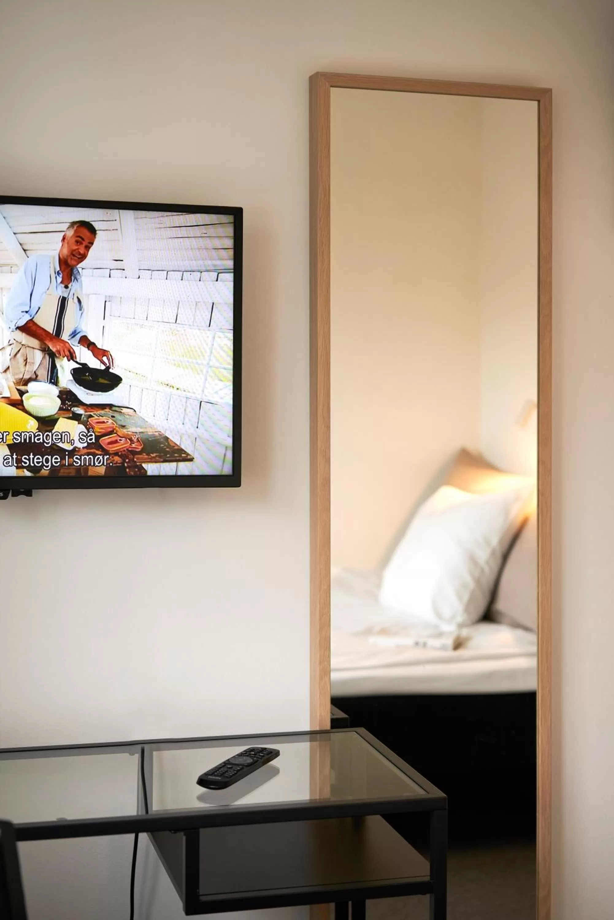 Bed, TV/Entertainment Center in Villa Sofie Bed & Breakfast