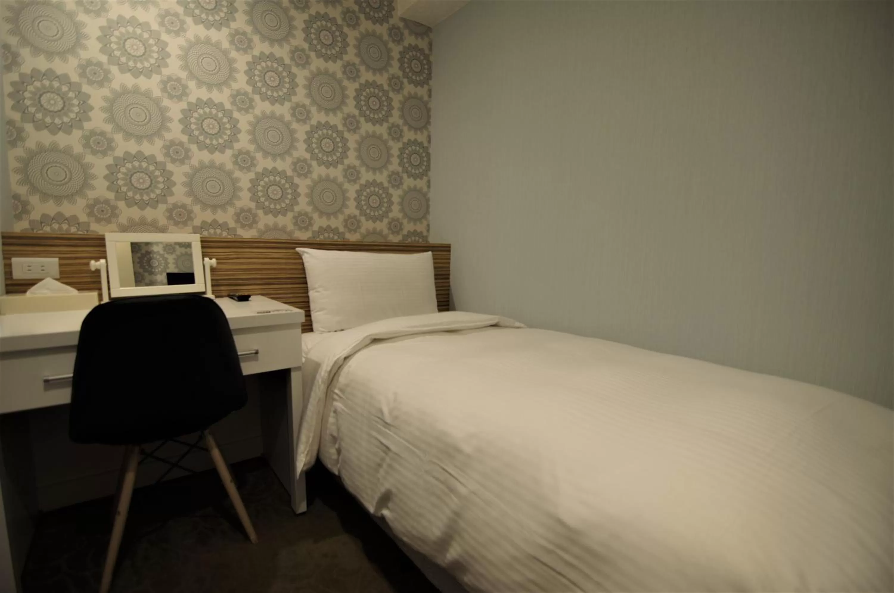 Basic Room with Shared Bathroom ( No Window )  in 泊居旅店 Oursinn Hotel