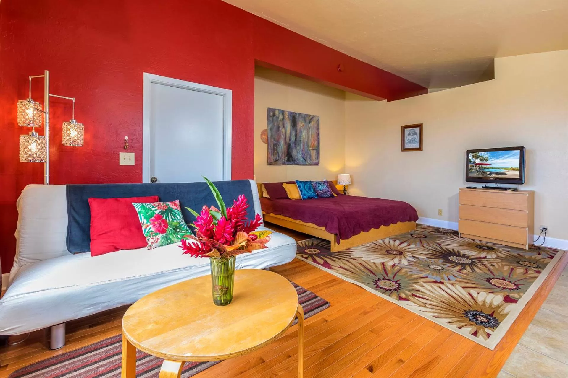 Seating area in Luana Inn