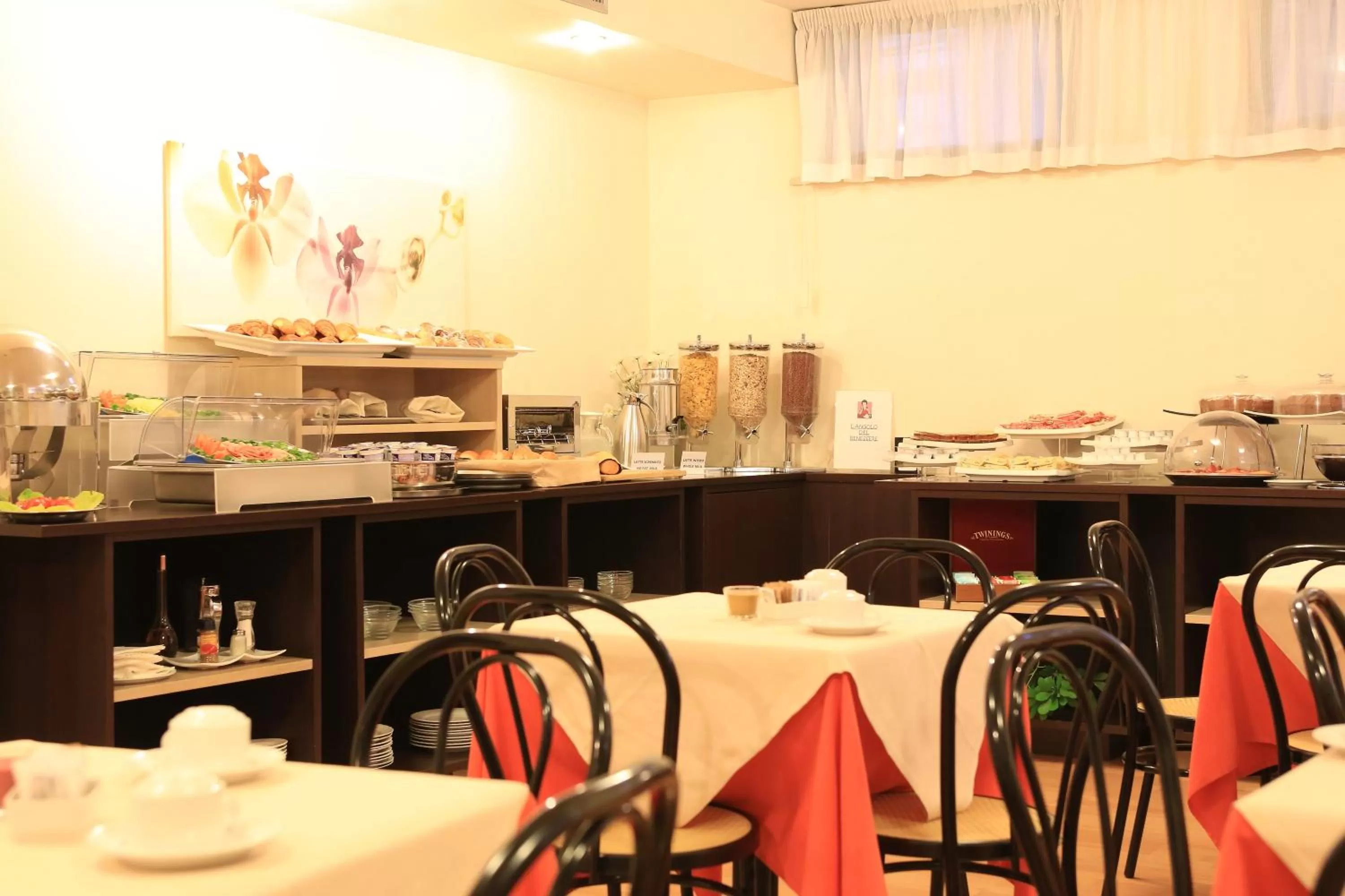 Restaurant/places to eat in Hotel Sisto V