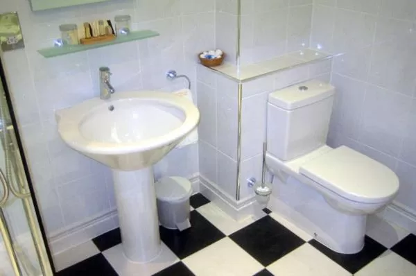 Bathroom in Mansion House Hotel