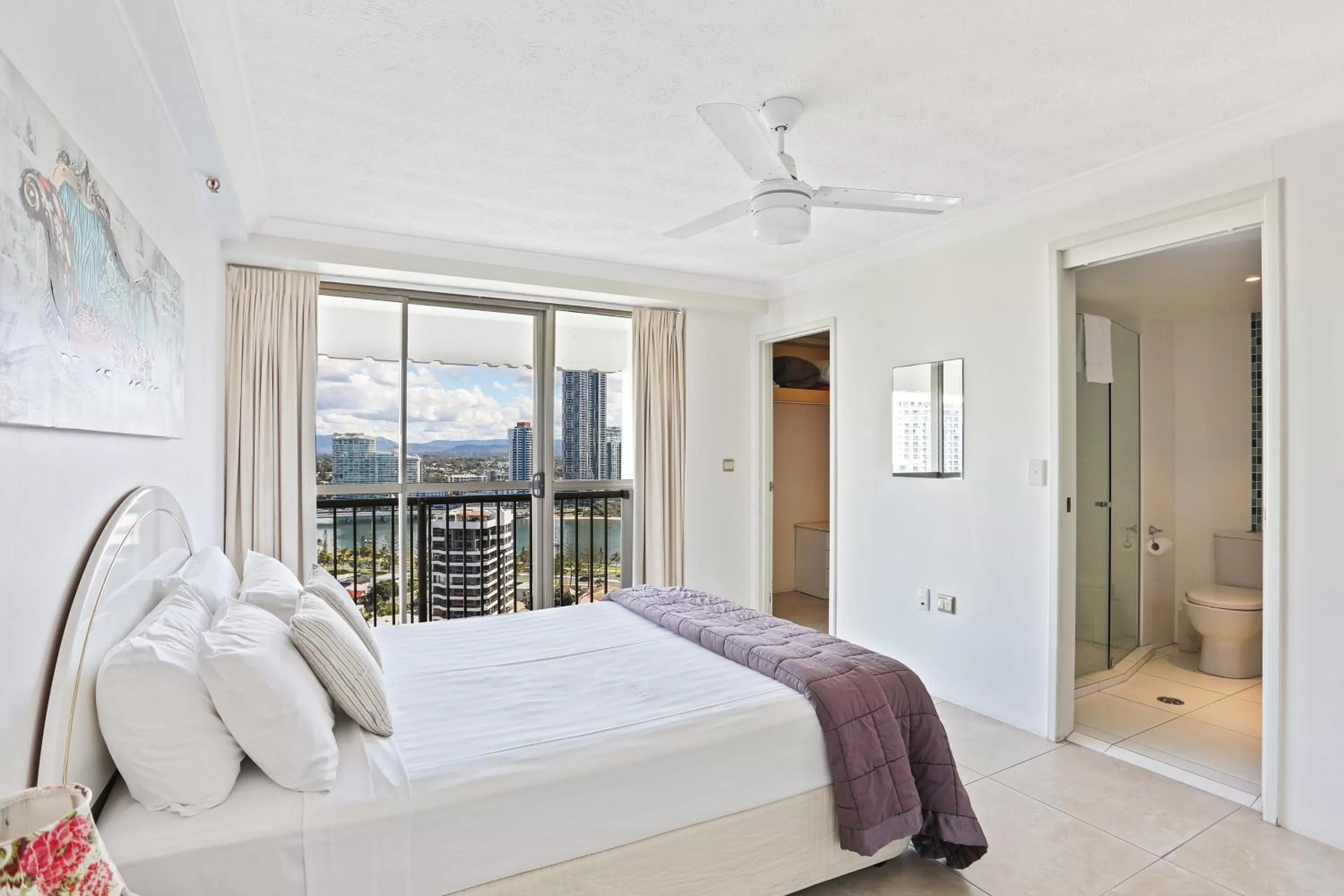 Bedroom, Bed in De Ville Apartments