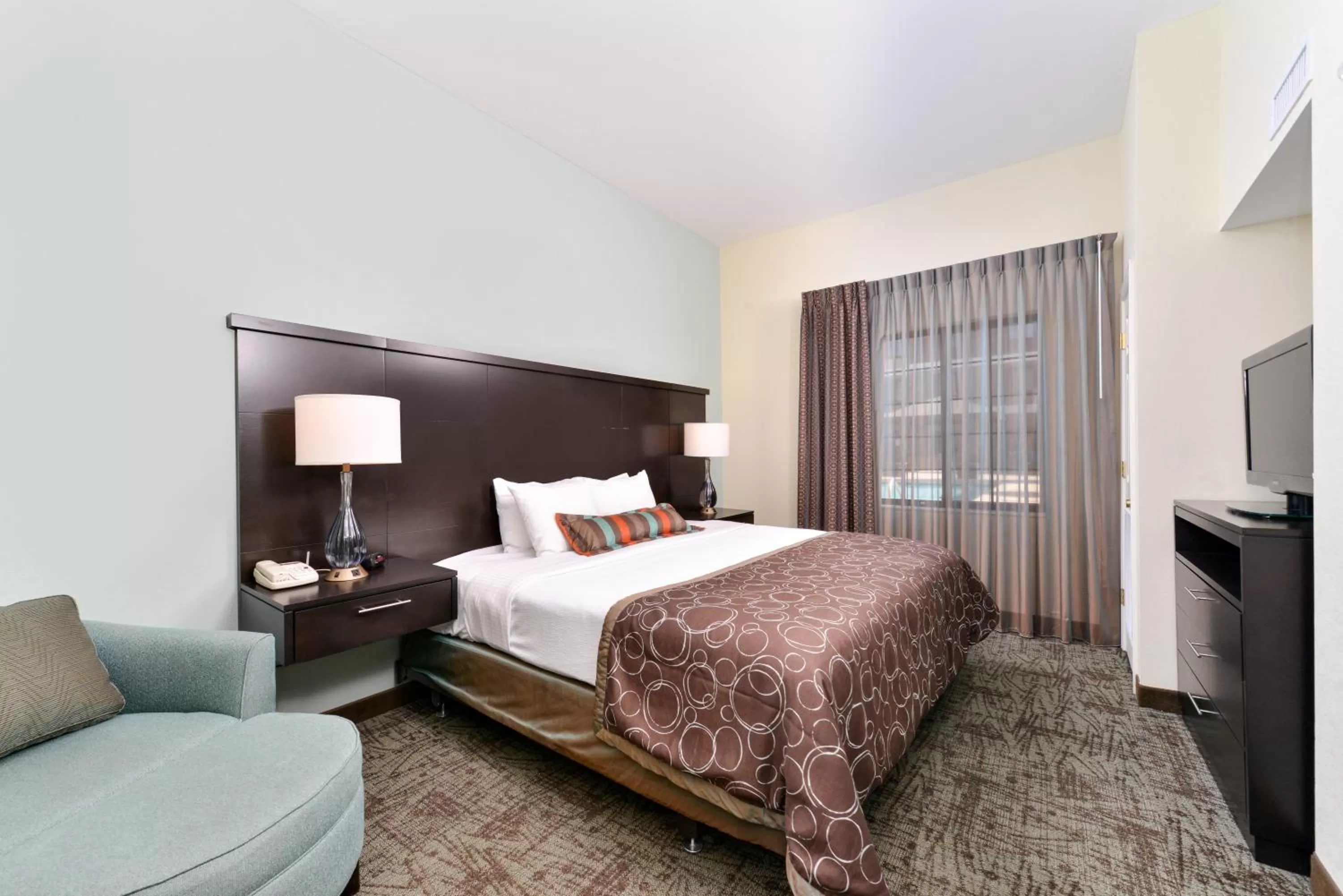 Photo of the whole room, Bed in Staybridge Suites O'Fallon Chesterfield by IHG