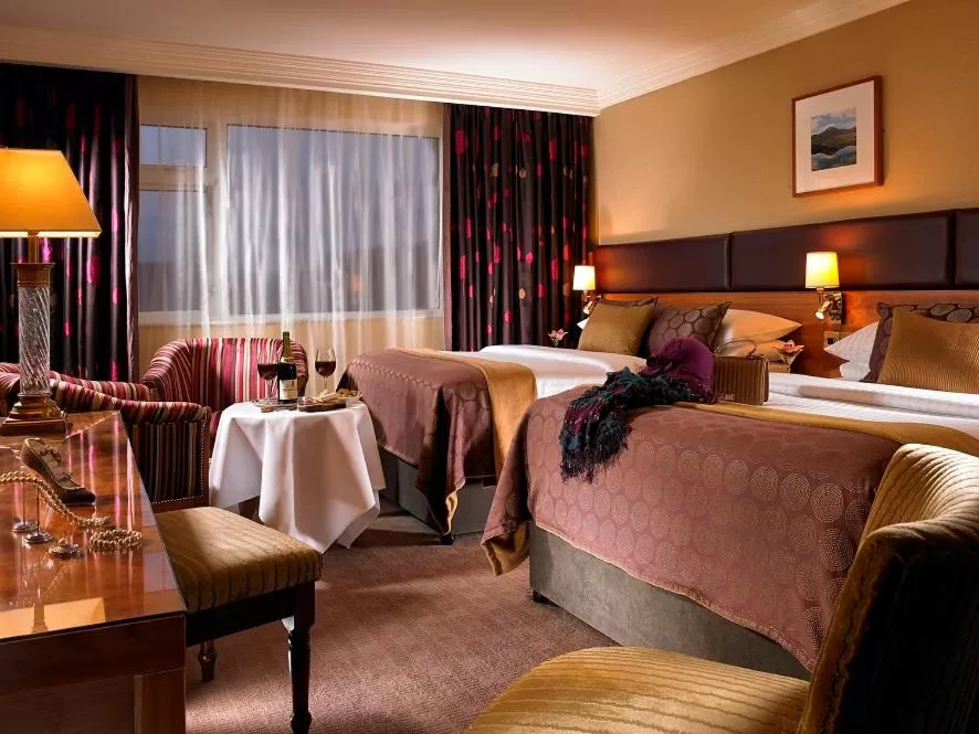 Photo of the whole room, Bed in Castlecourt Hotel, Spa & Leisure