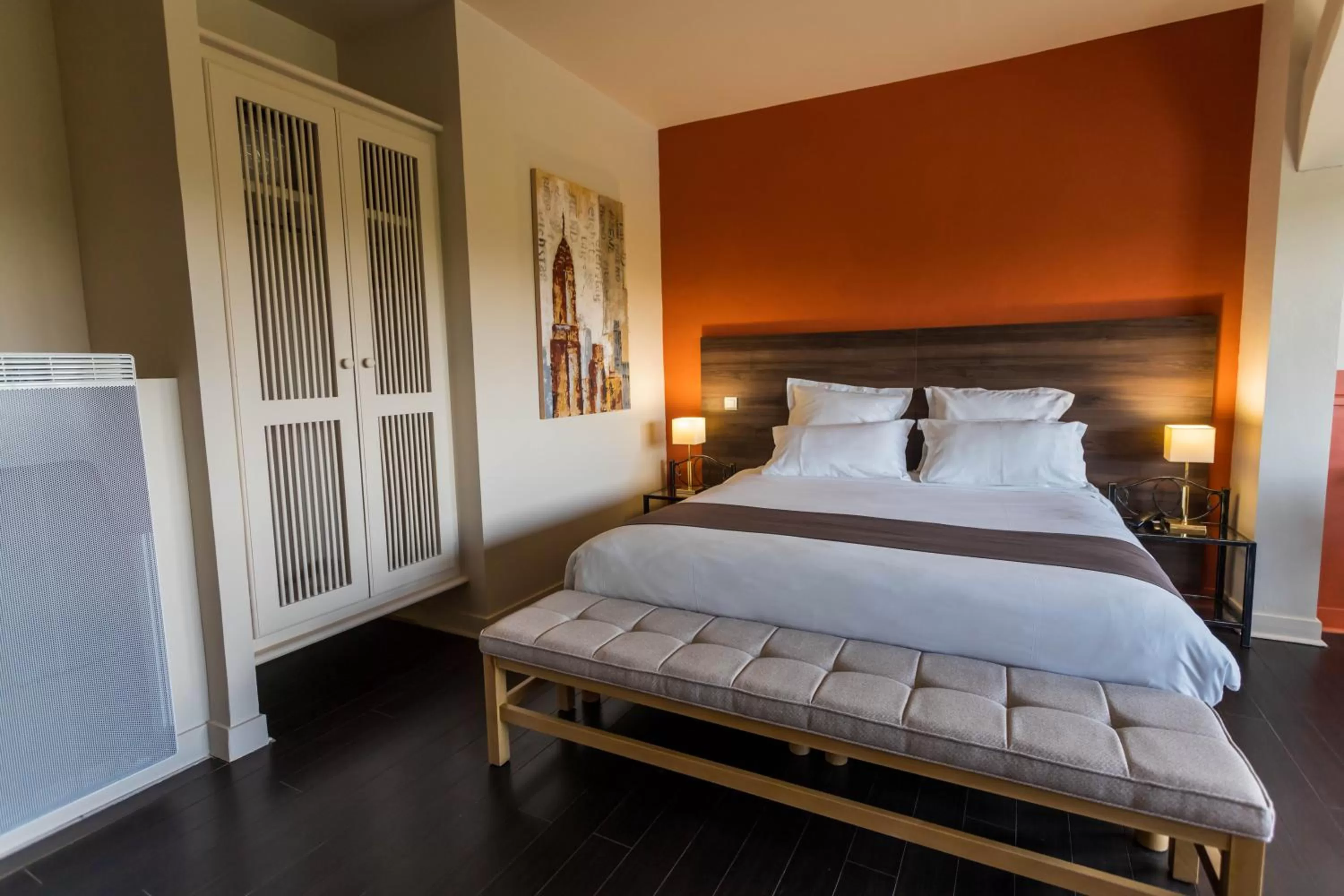 Bed in CÔTE GARONNE le BALCON DES DAMES -hôtel et restaurant- Tonneins Fauillet Marmande - vue panoramique bord de Garonne chambres climatisées