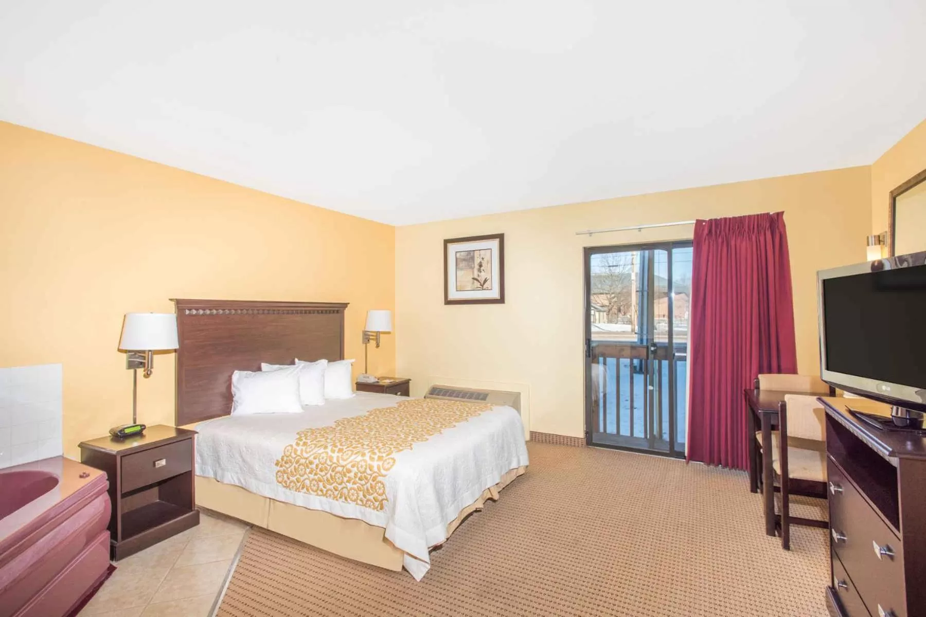 Photo of the whole room, Bed in Days Inn by Wyndham Colchester Burlington