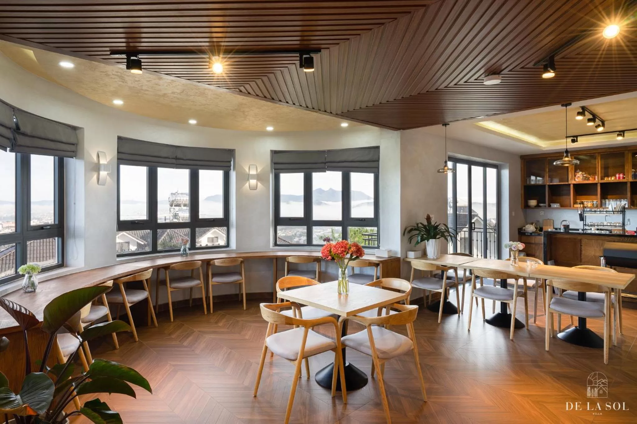 Coffee/tea facilities in De La Sol Villa Dalat