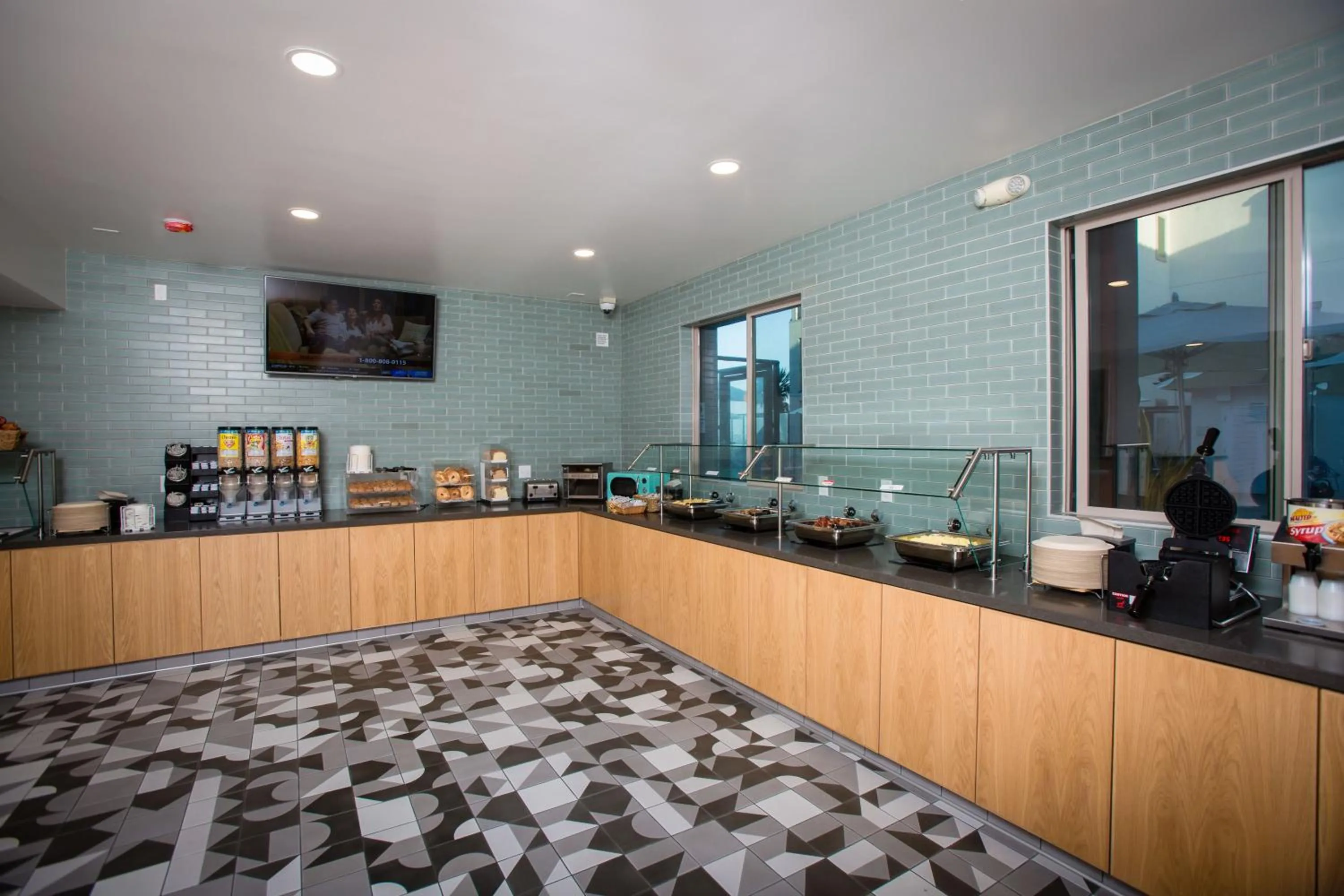 Coffee/tea facilities in Ocean Park Inn