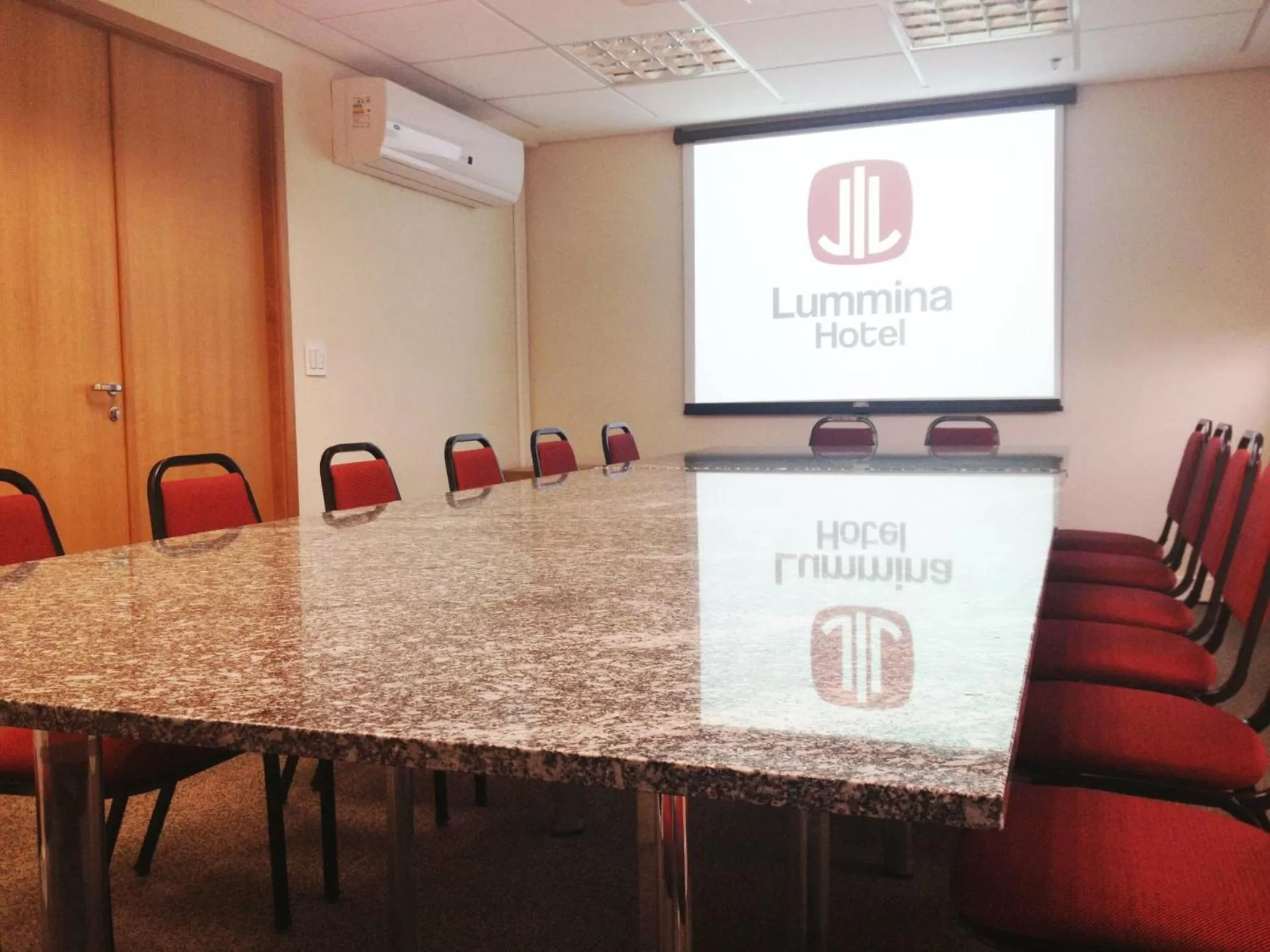 Meeting/conference room in Lummina Mogi