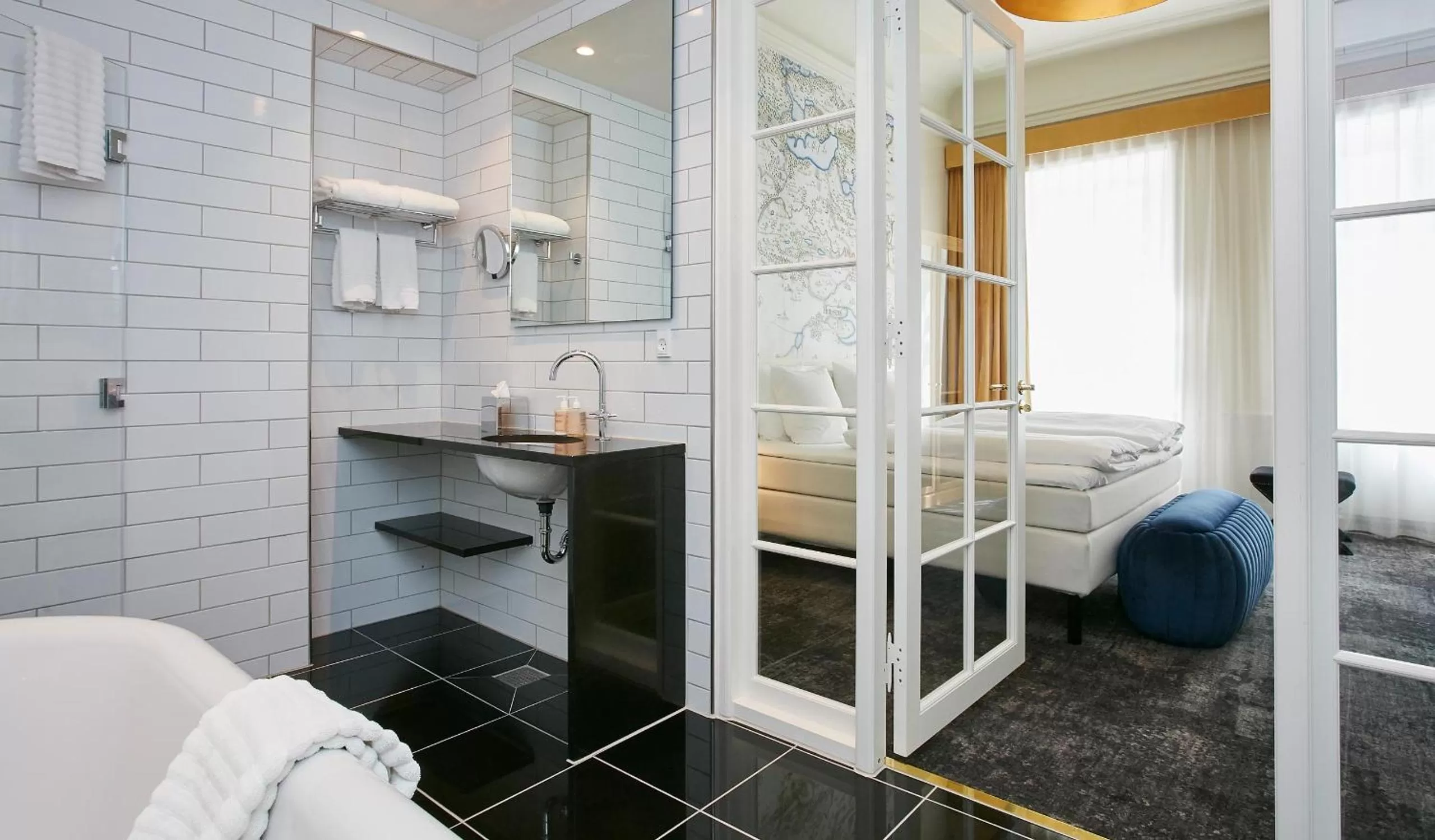 Bathroom, Bed in Jørgensens Hotel