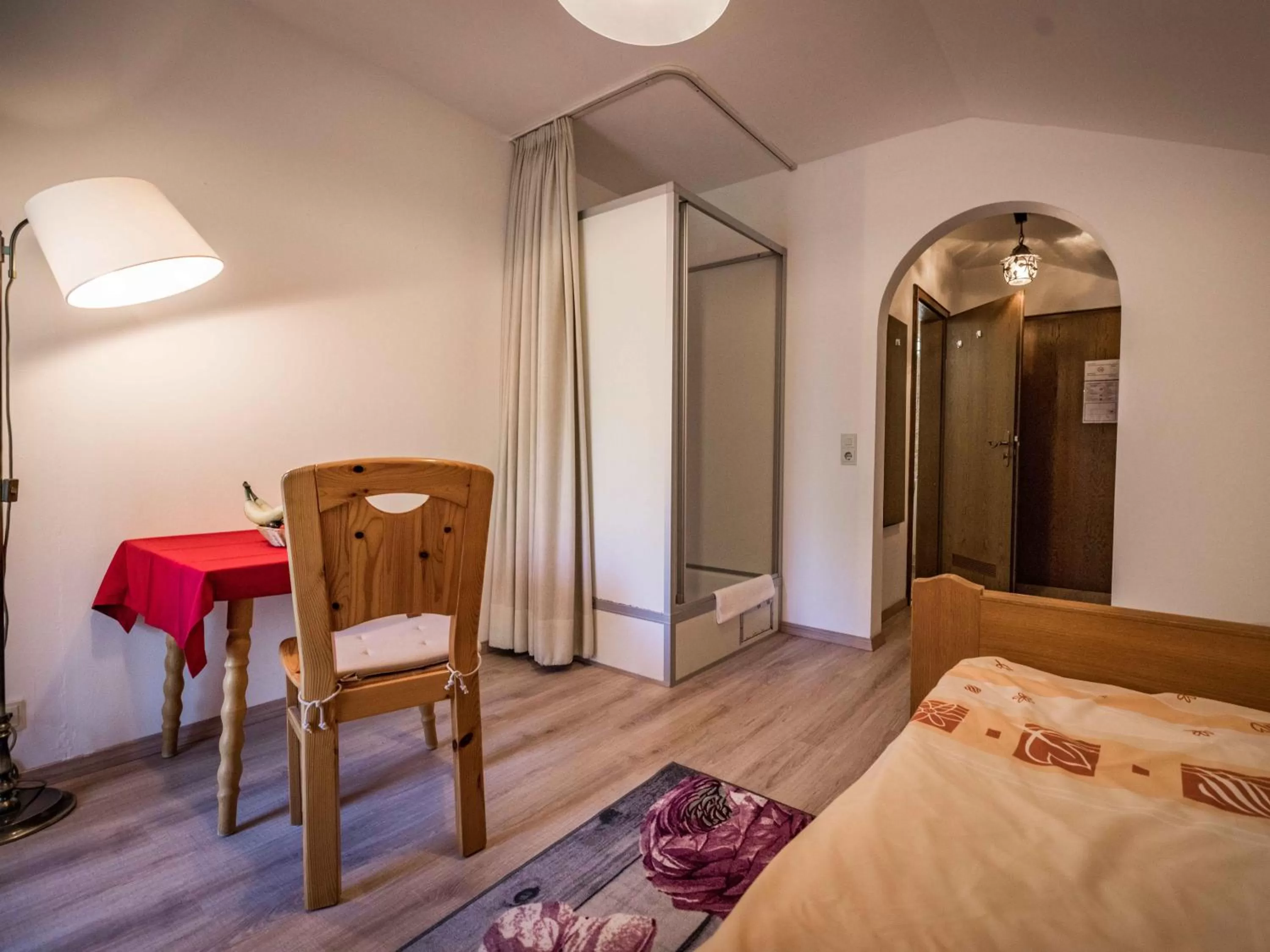 Photo of the whole room in Hotel Am Rupertuspark