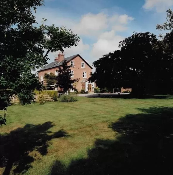 Garden, Property Building in Golborne Manor Bed and Breakfast