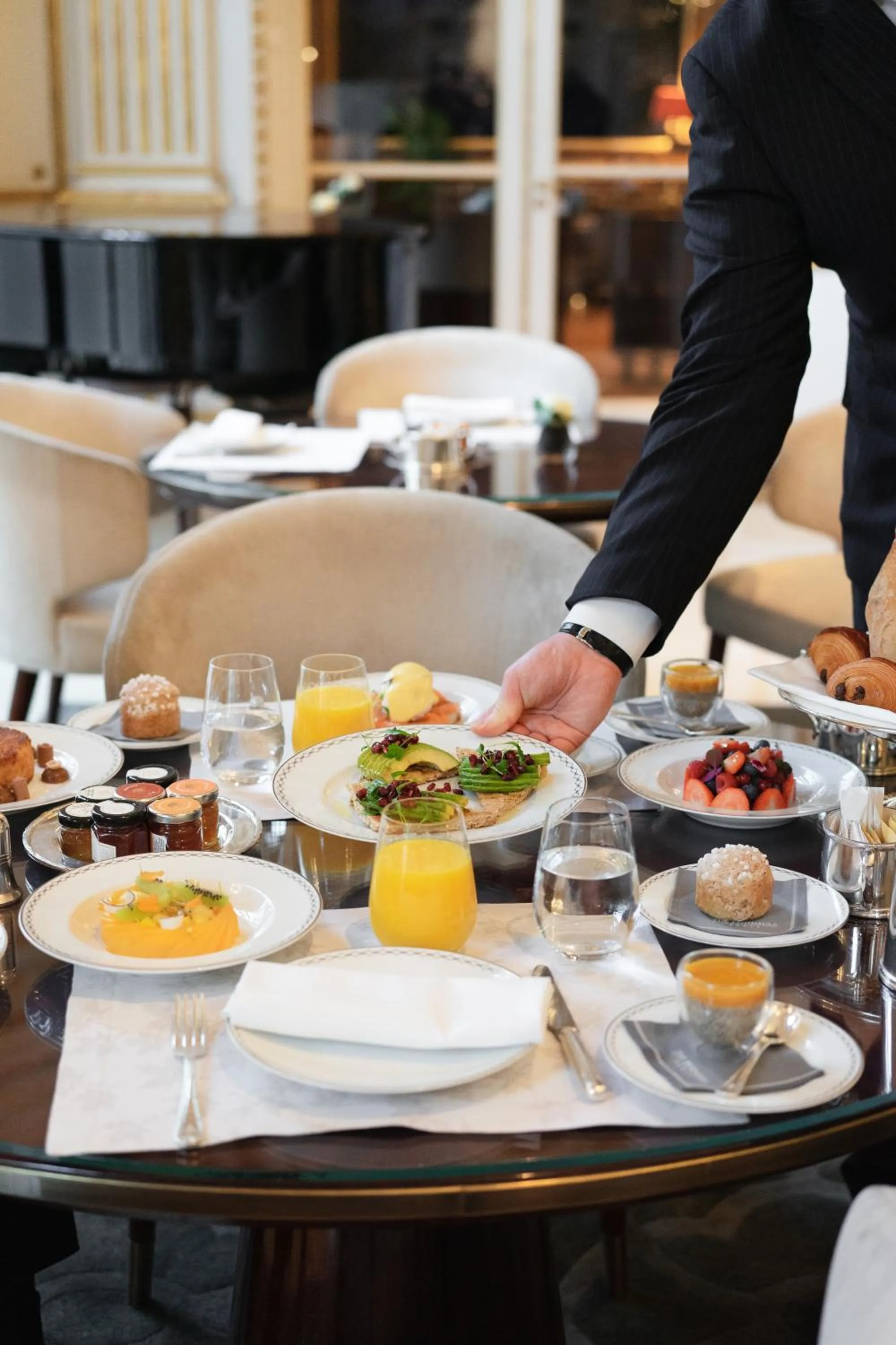Breakfast in The Peninsula Paris
