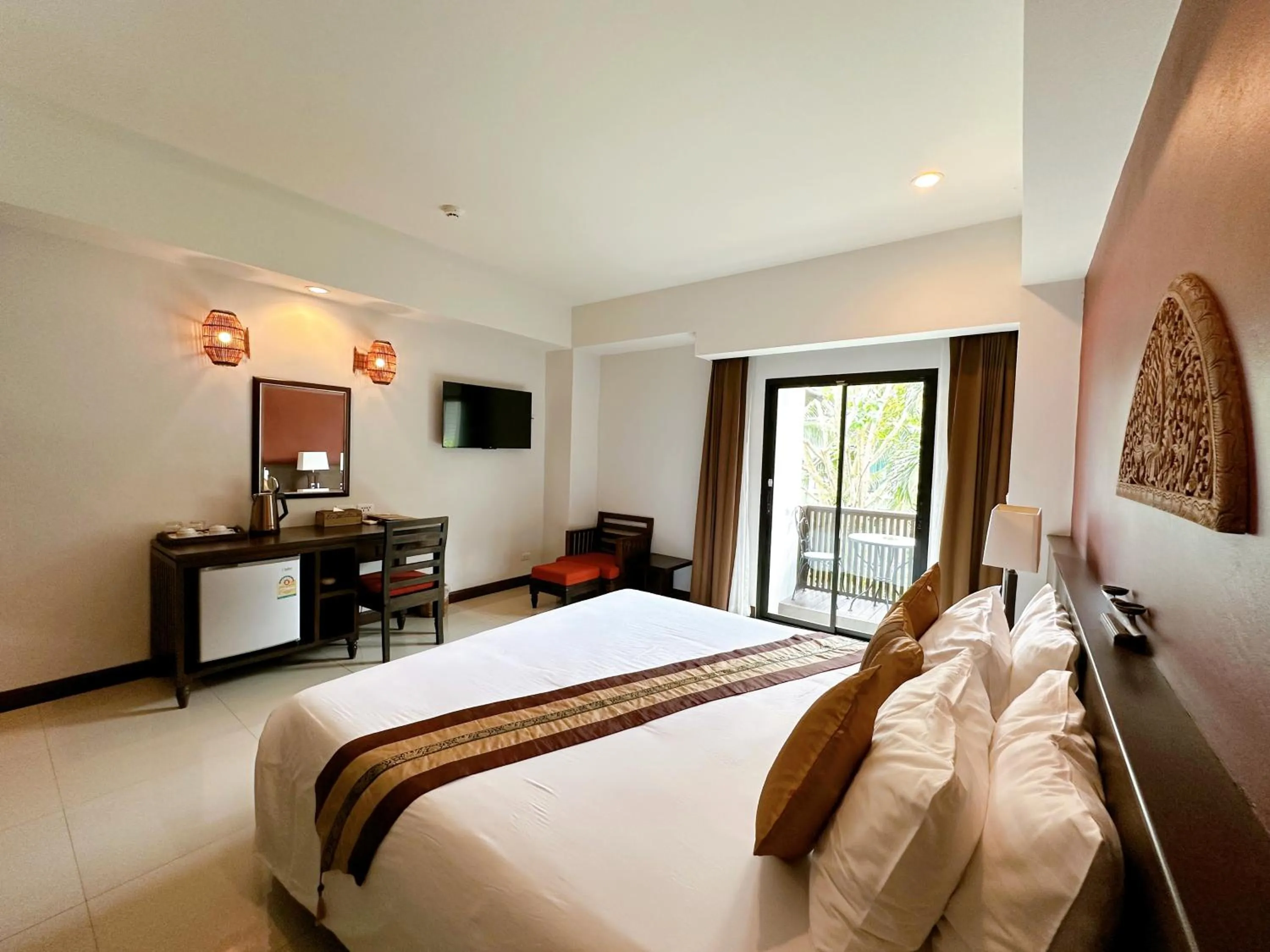 Photo of the whole room, Bed in Navatara Phuket Resort