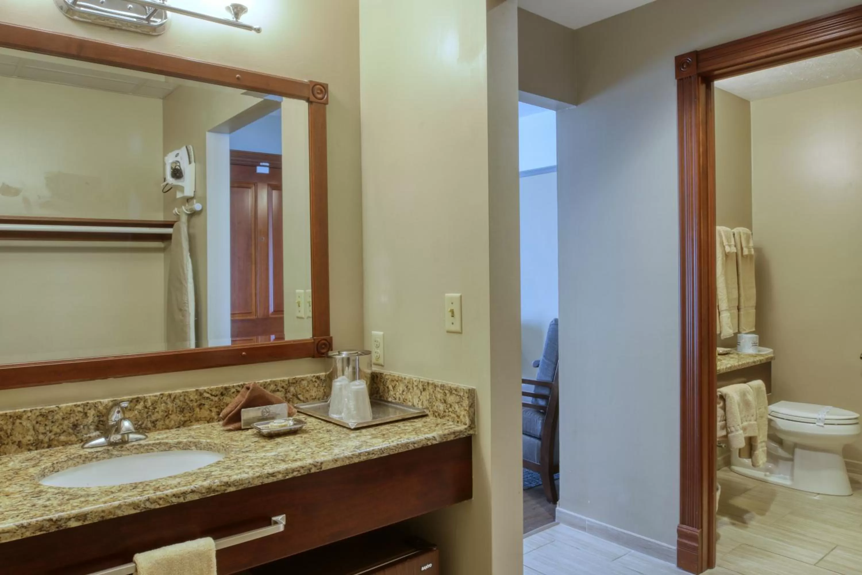 Bathroom in Carlisle Inn Walnut Creek