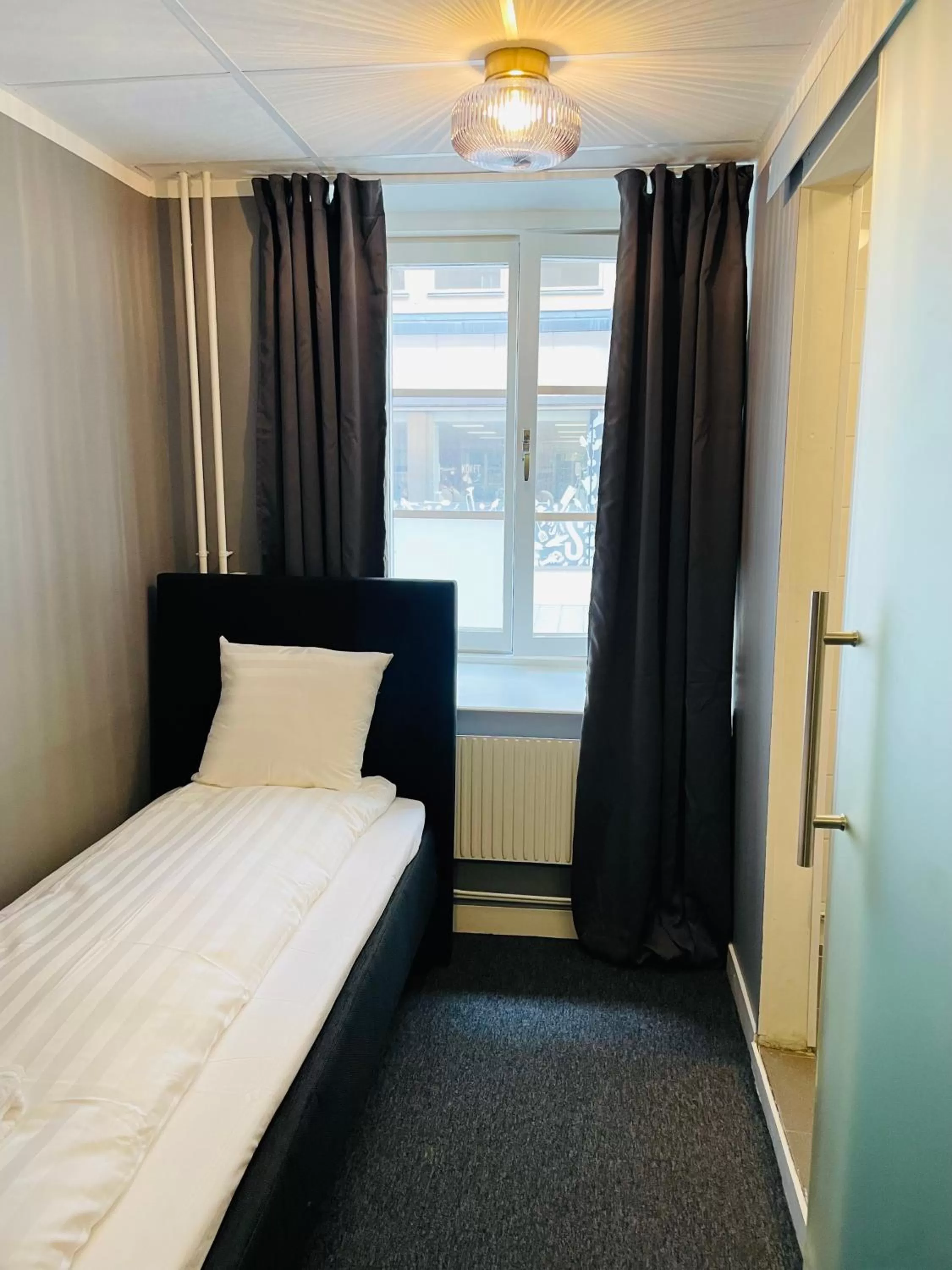 Photo of the whole room, Bed in Birka Hotel