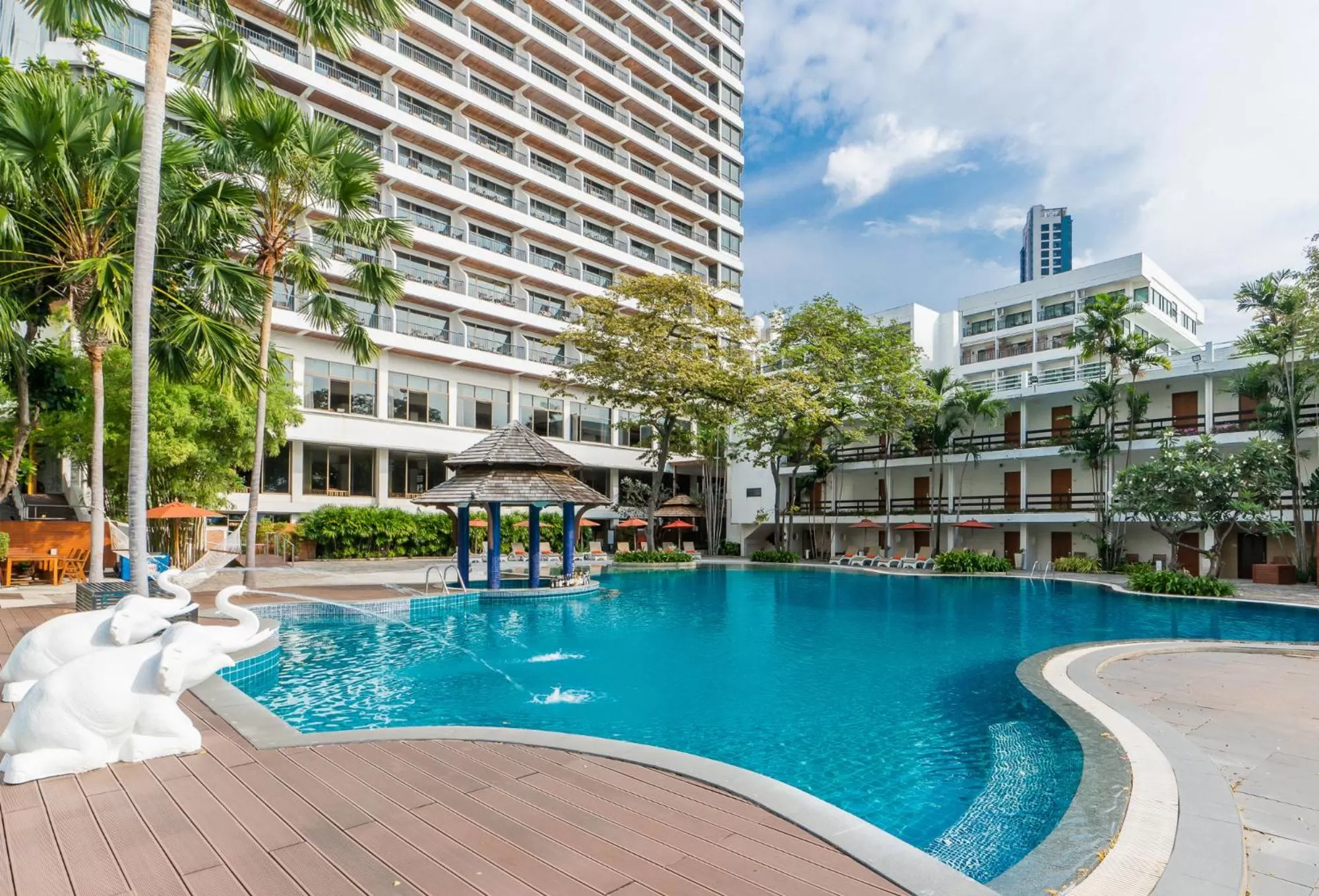 Property building in Cosy Beach Hotel - SHA Extra Plus