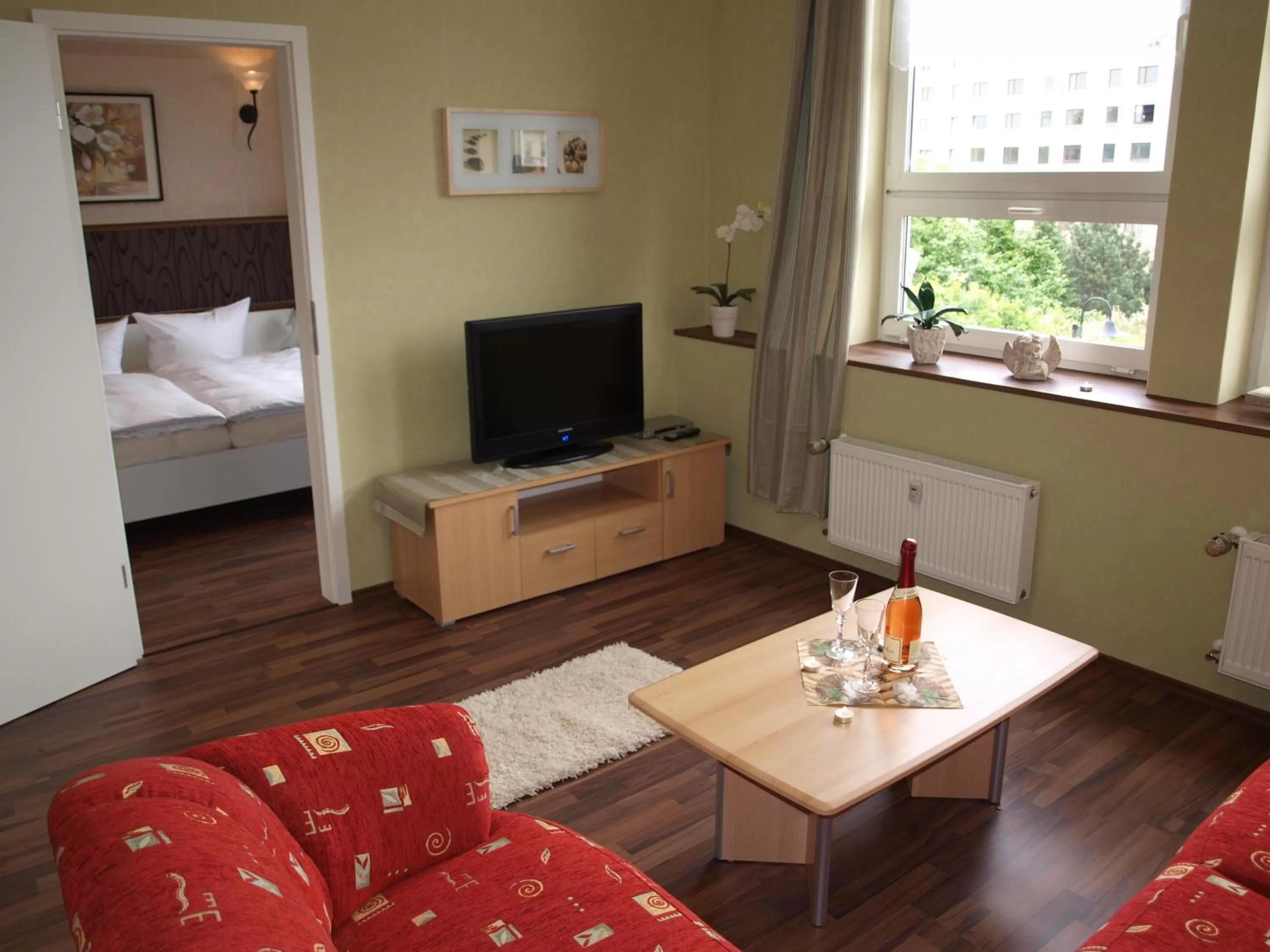 Living room, Bed in Hotel am Schützenberg