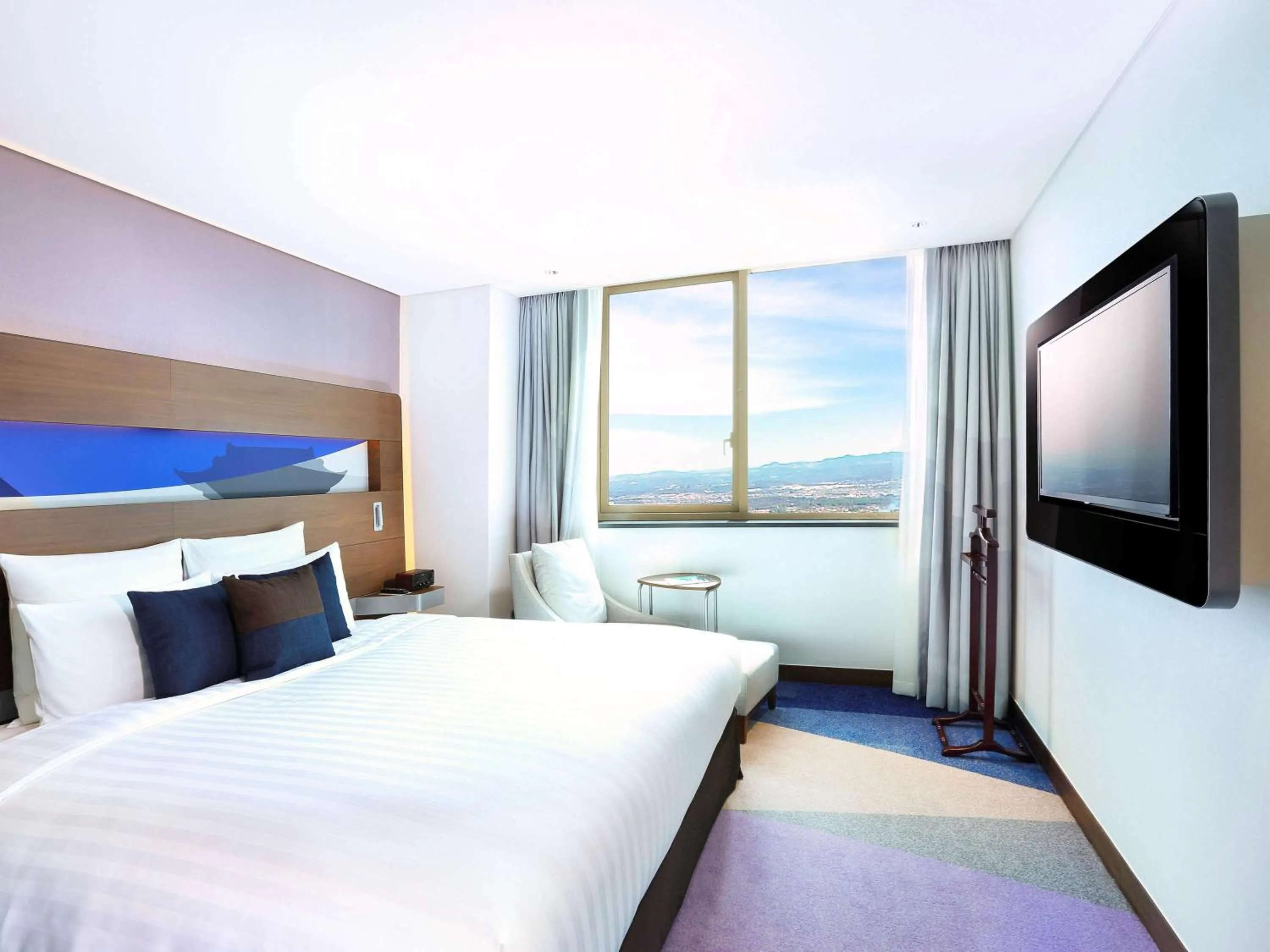 Photo of the whole room, Bed in Novotel Ambassador Suwon