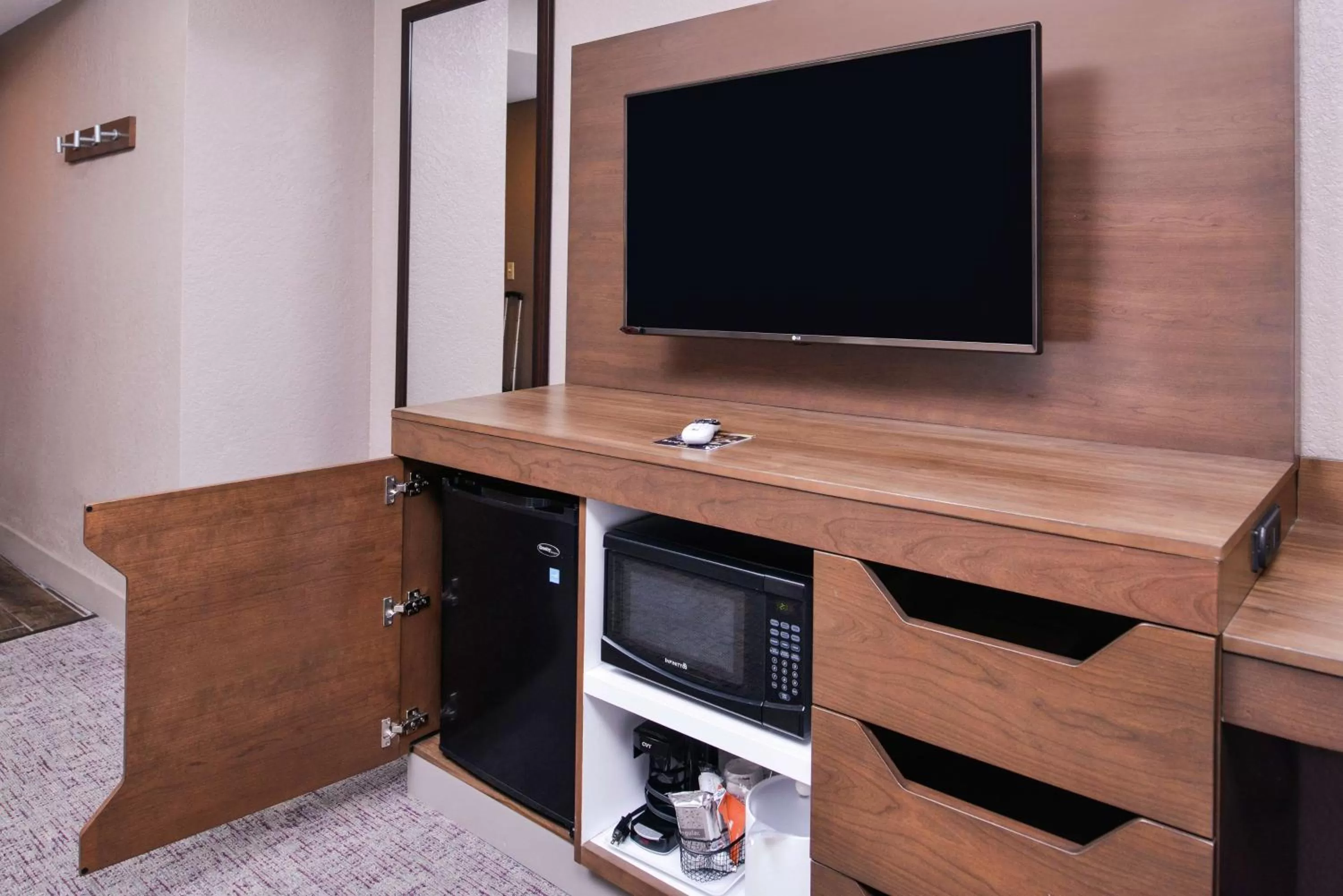 Bedroom in Hampton Inn Albuquerque - University/Midtown