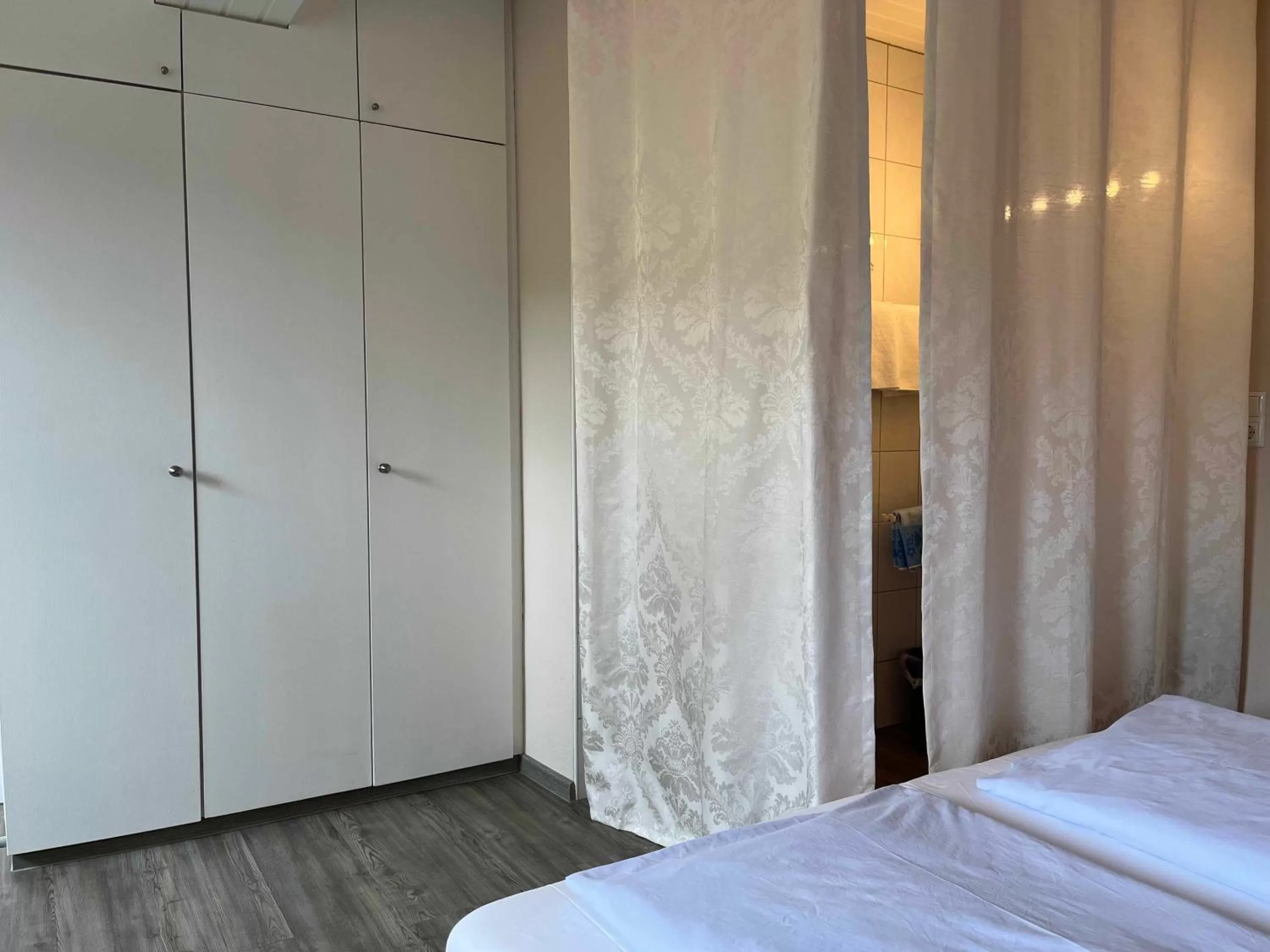 Bedroom, Bed in Gasthaus Breitenbach