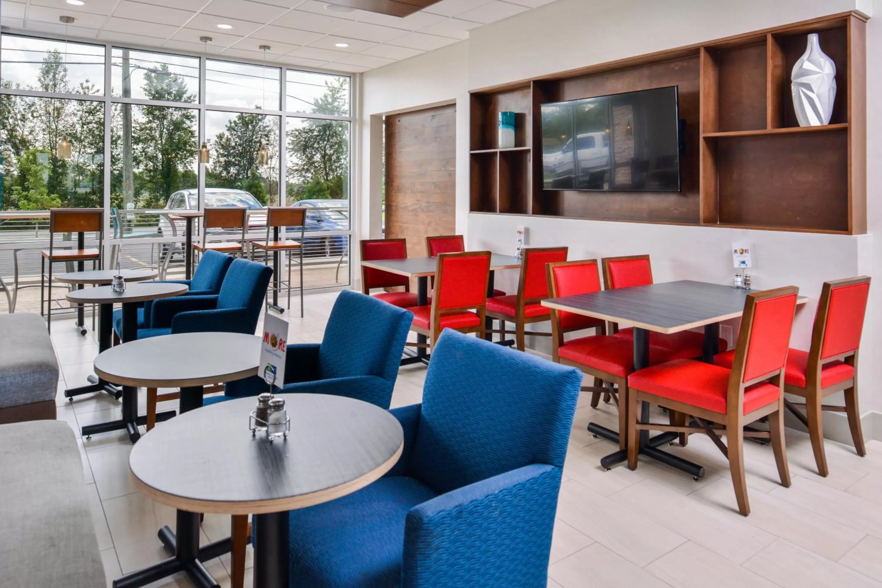 Breakfast in Holiday Inn Express & Suites - Siloam Springs by IHG