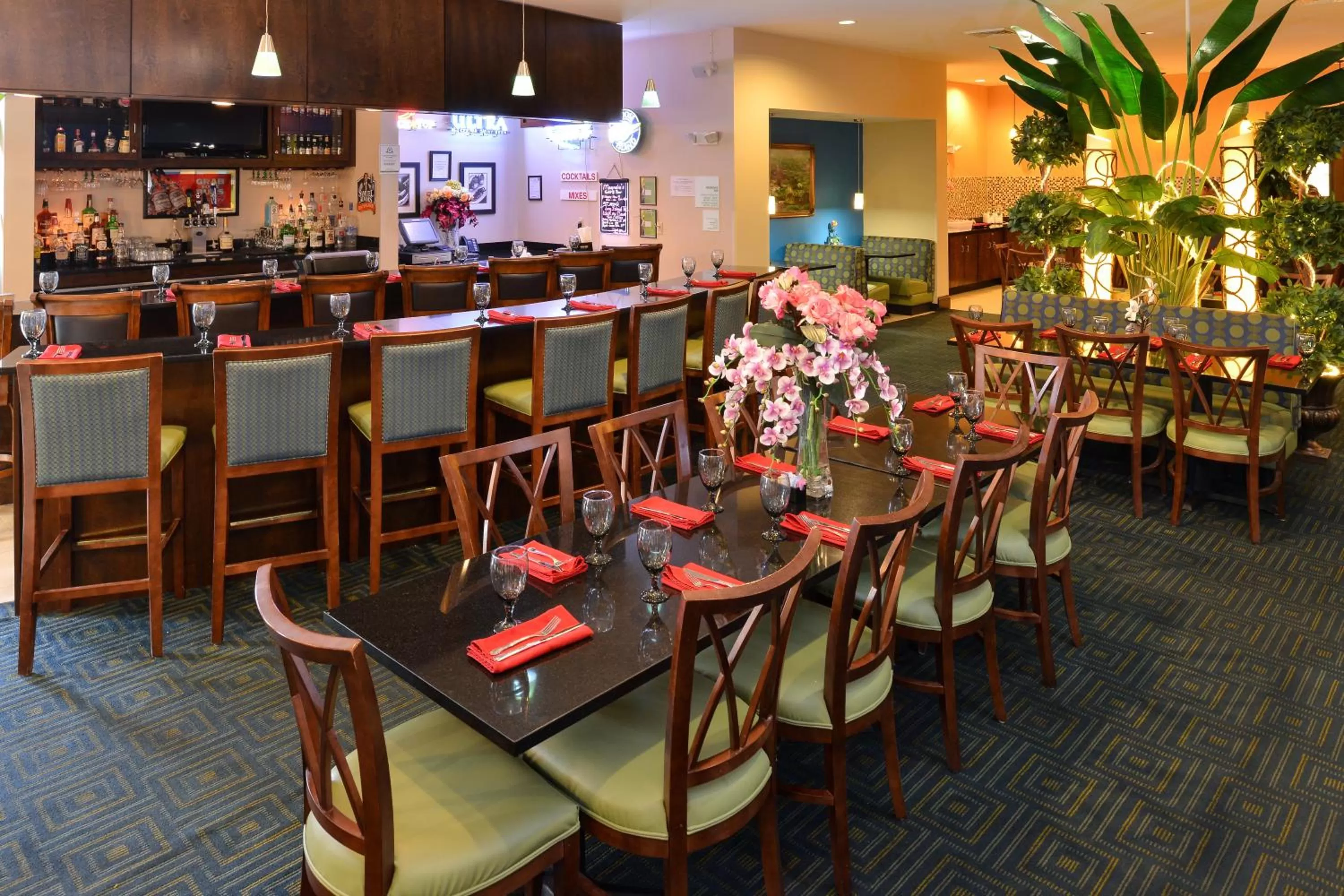 Restaurant/places to eat in Holiday Inn Montgomery South Airport by IHG