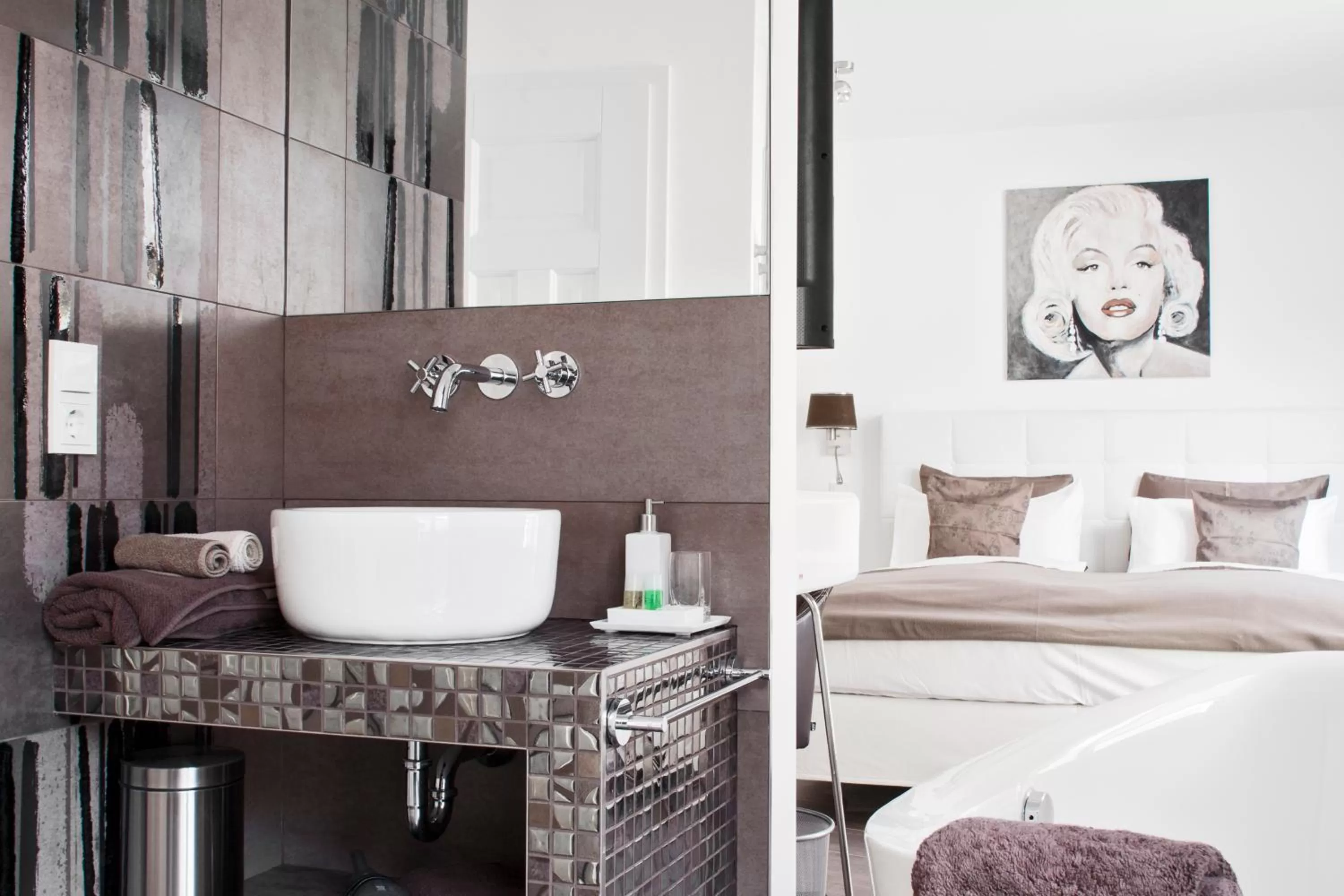 Photo of the whole room, Bed in Konventchen