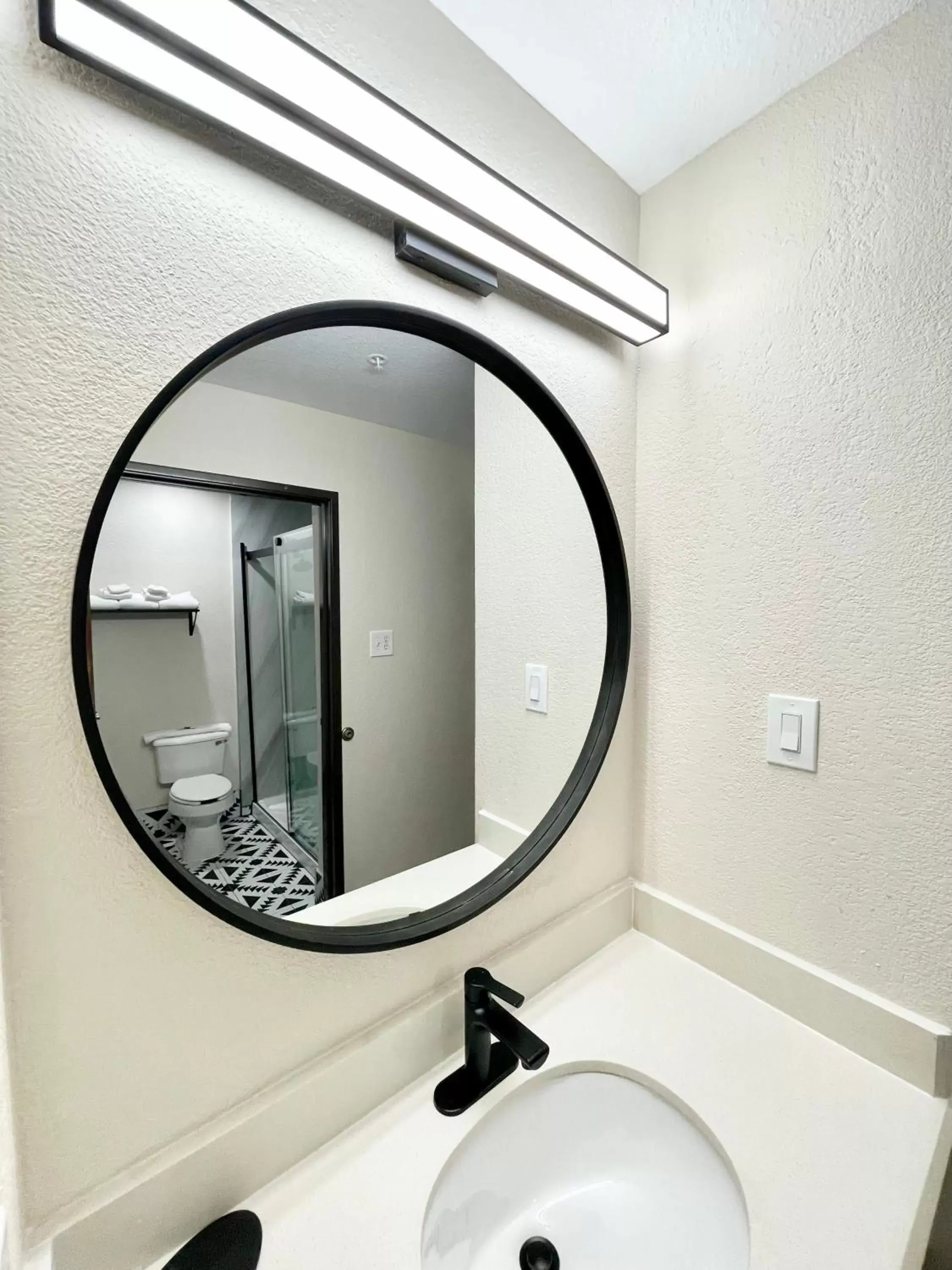 King Room - Disability Access/Non-Smoking in Days Inn by Wyndham Arlington King Room - Disability Access/Non-Smoking in Days Inn by Wyndham Arlington