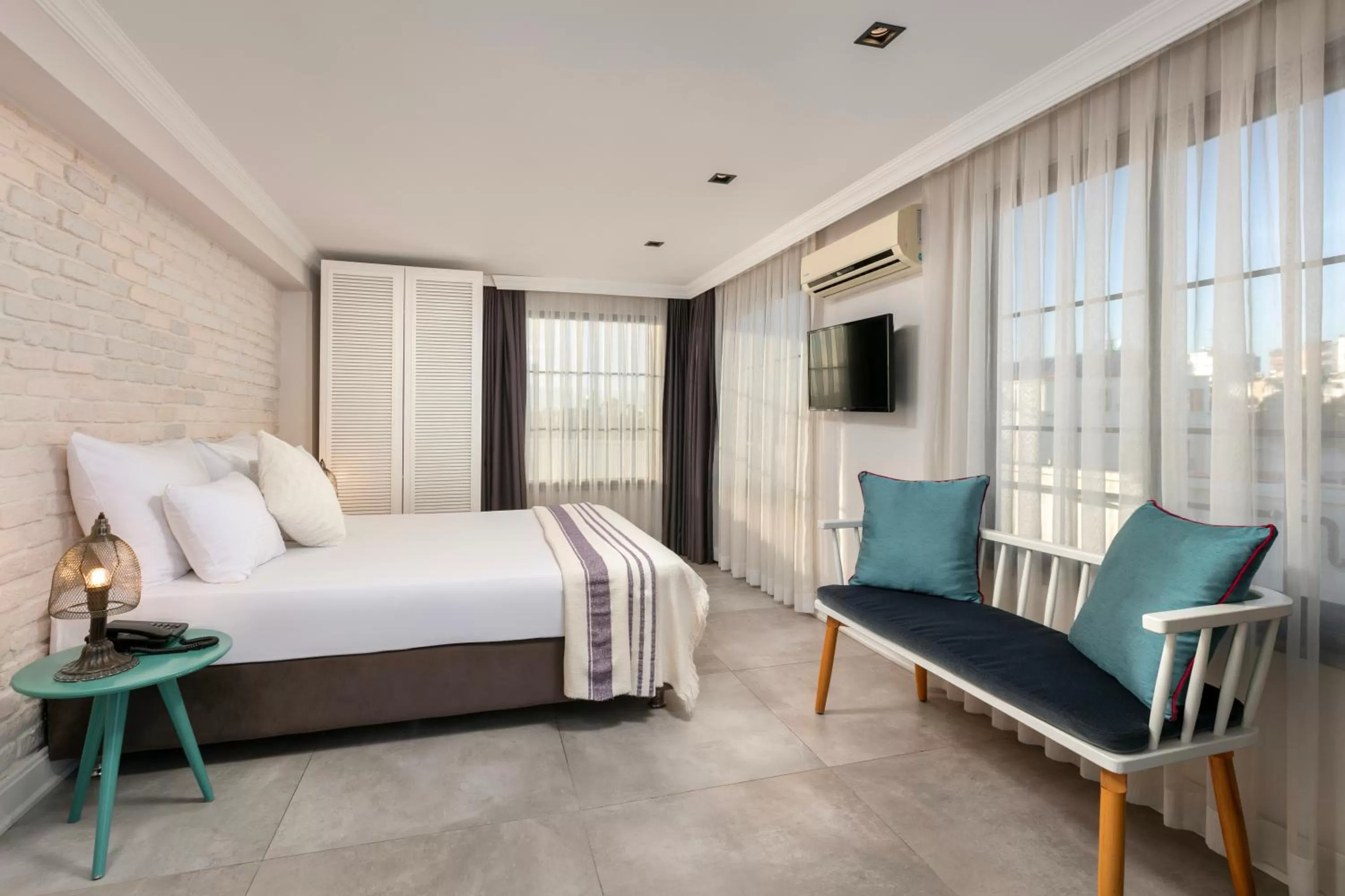 Living room, Bed in Azuu Boutique Hotel