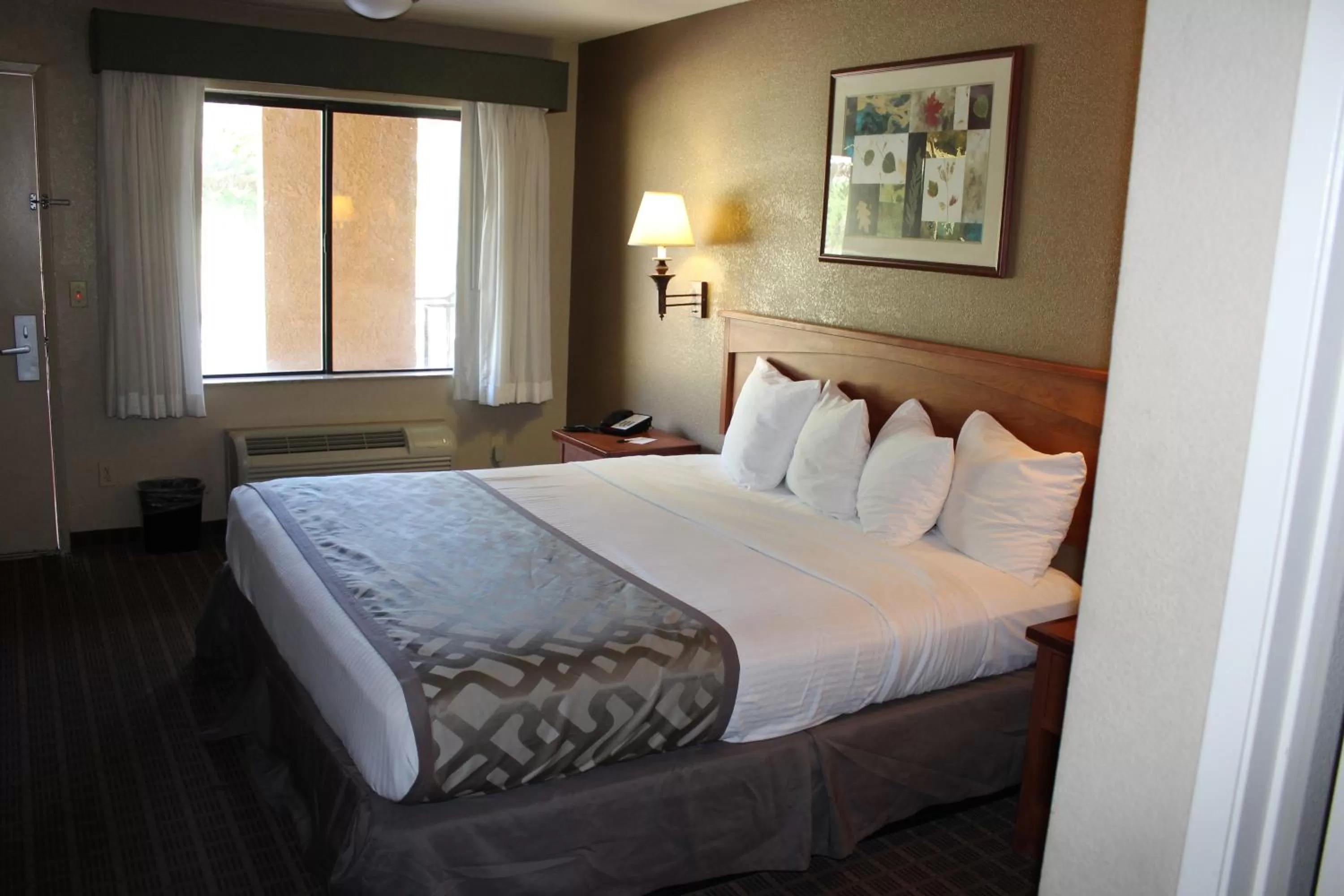 Photo of the whole room, Bed in Cajon Pass Inn