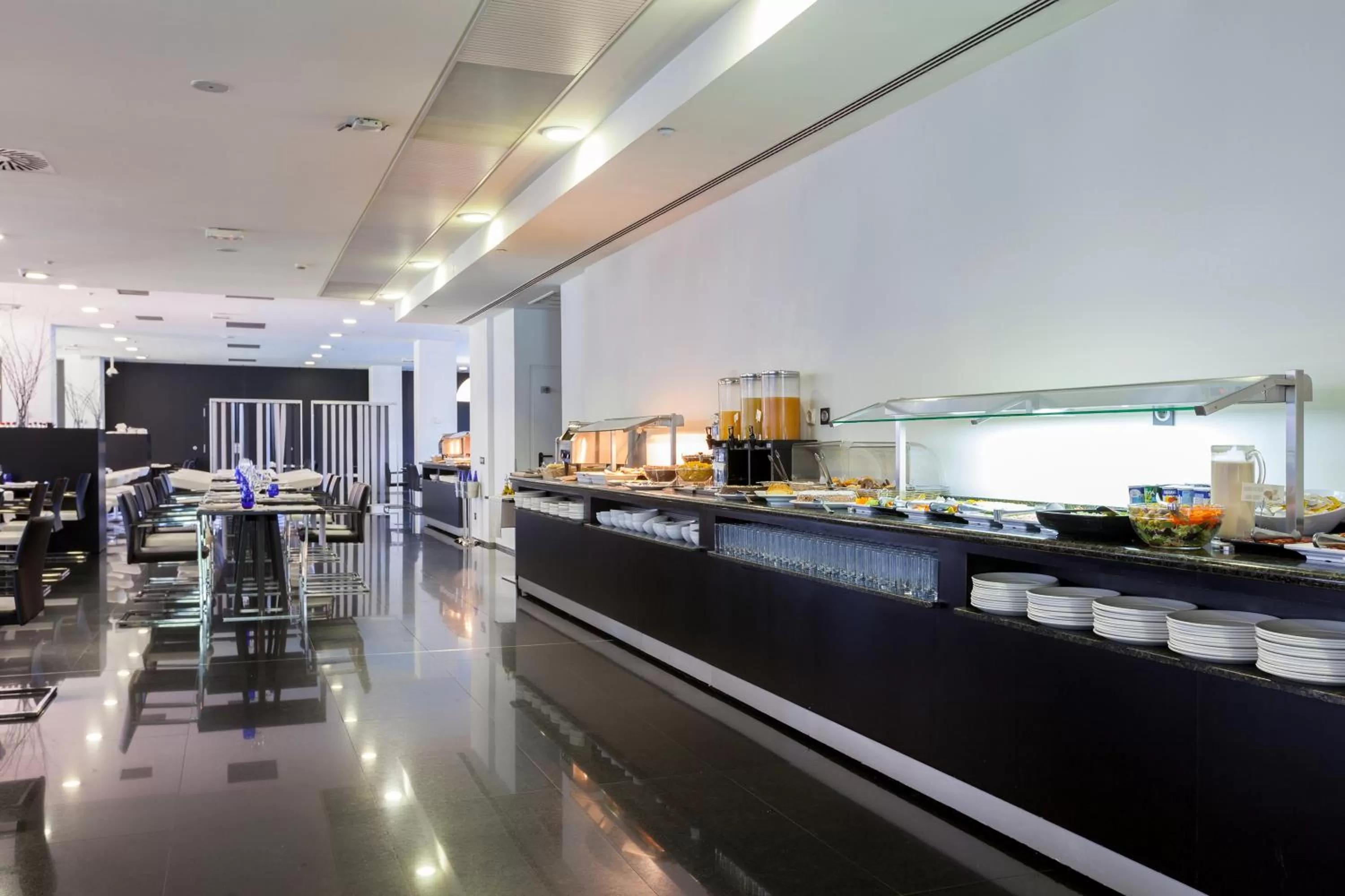 Restaurant/places to eat in Axor Barajas