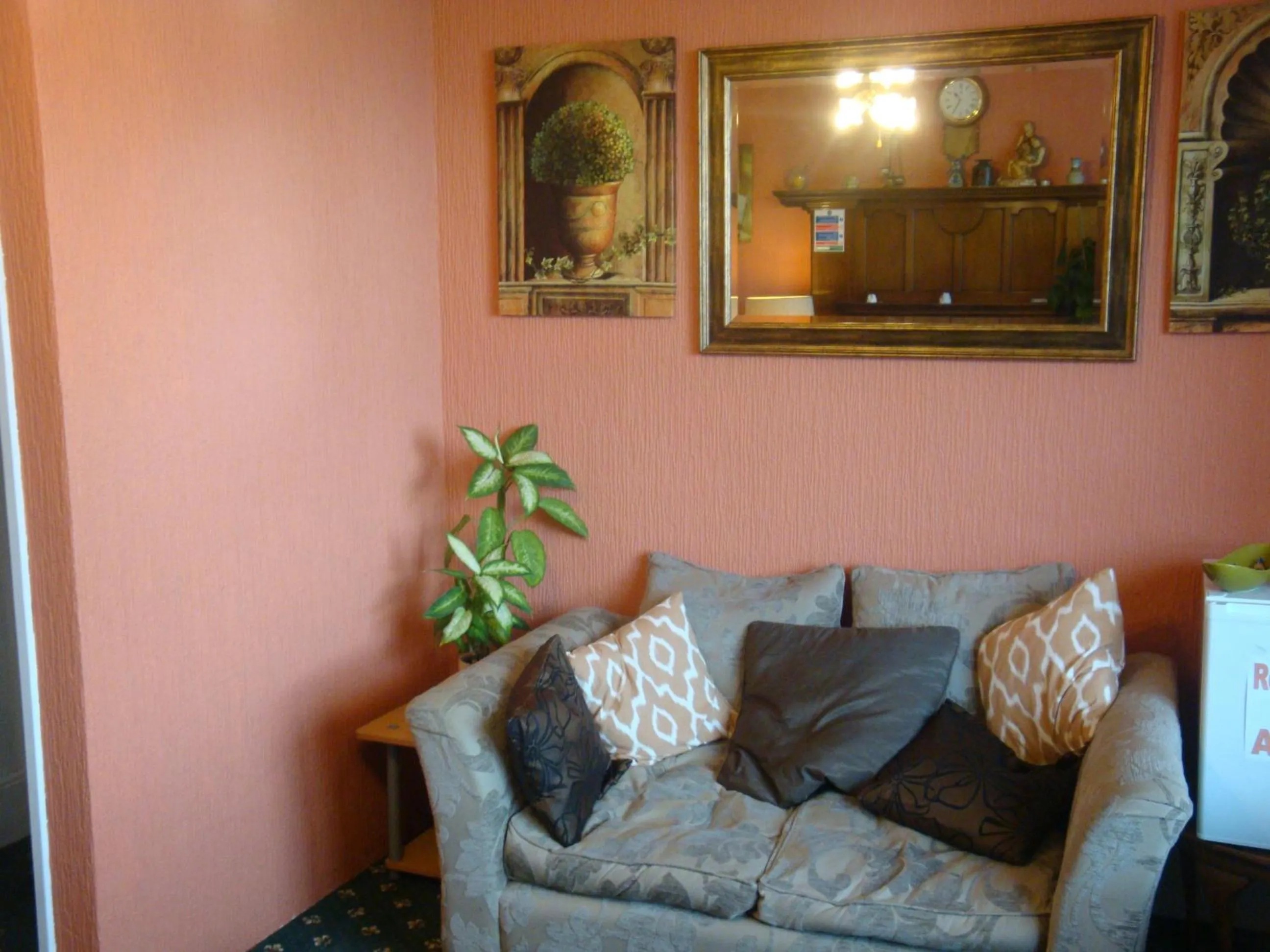 Lobby or reception in Spencer Court