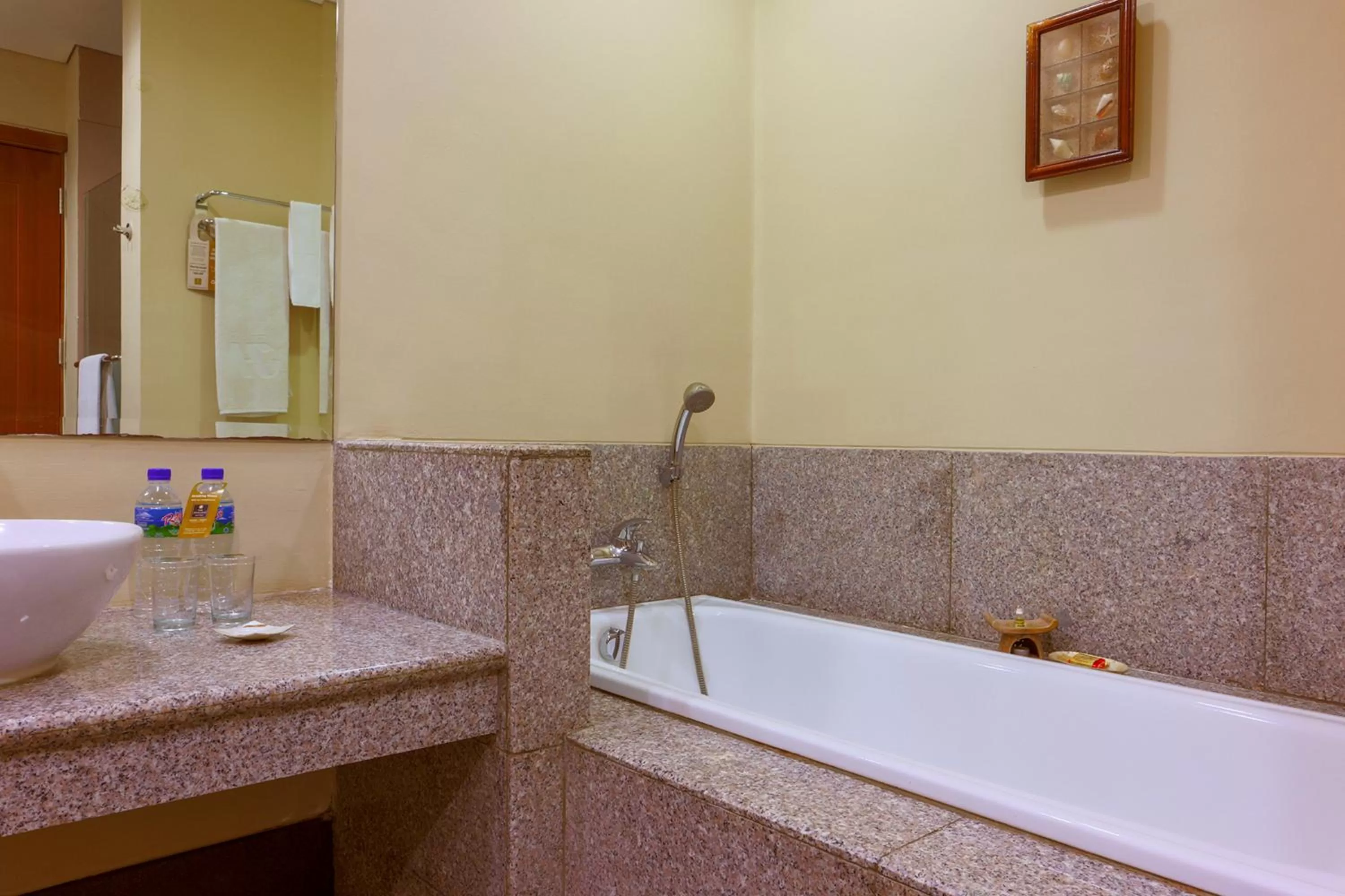 Bath in The Jayakarta Suites Komodo Flores