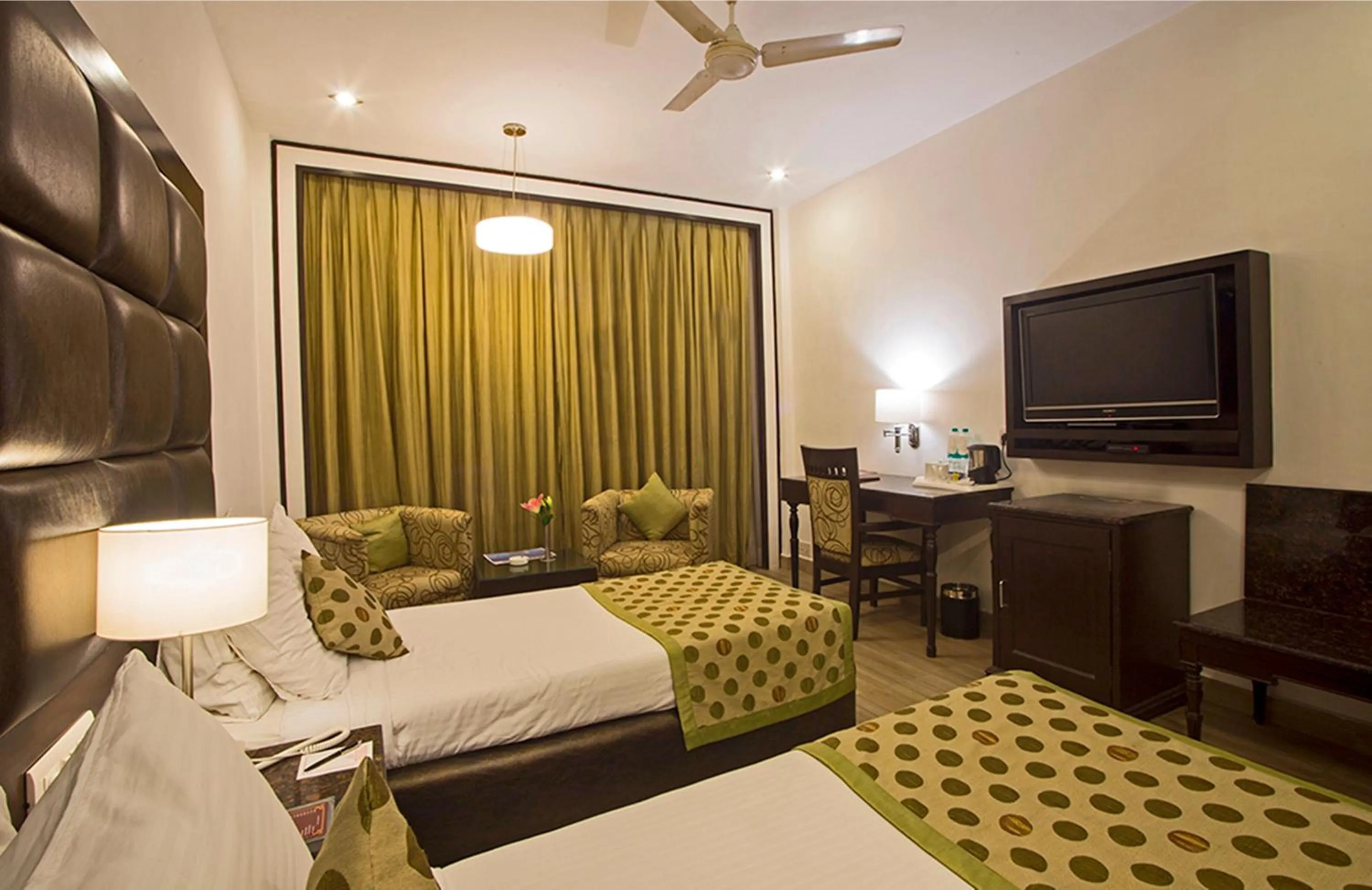 Bedroom, Bed in Hotel Shanti Palace Mahipalpur