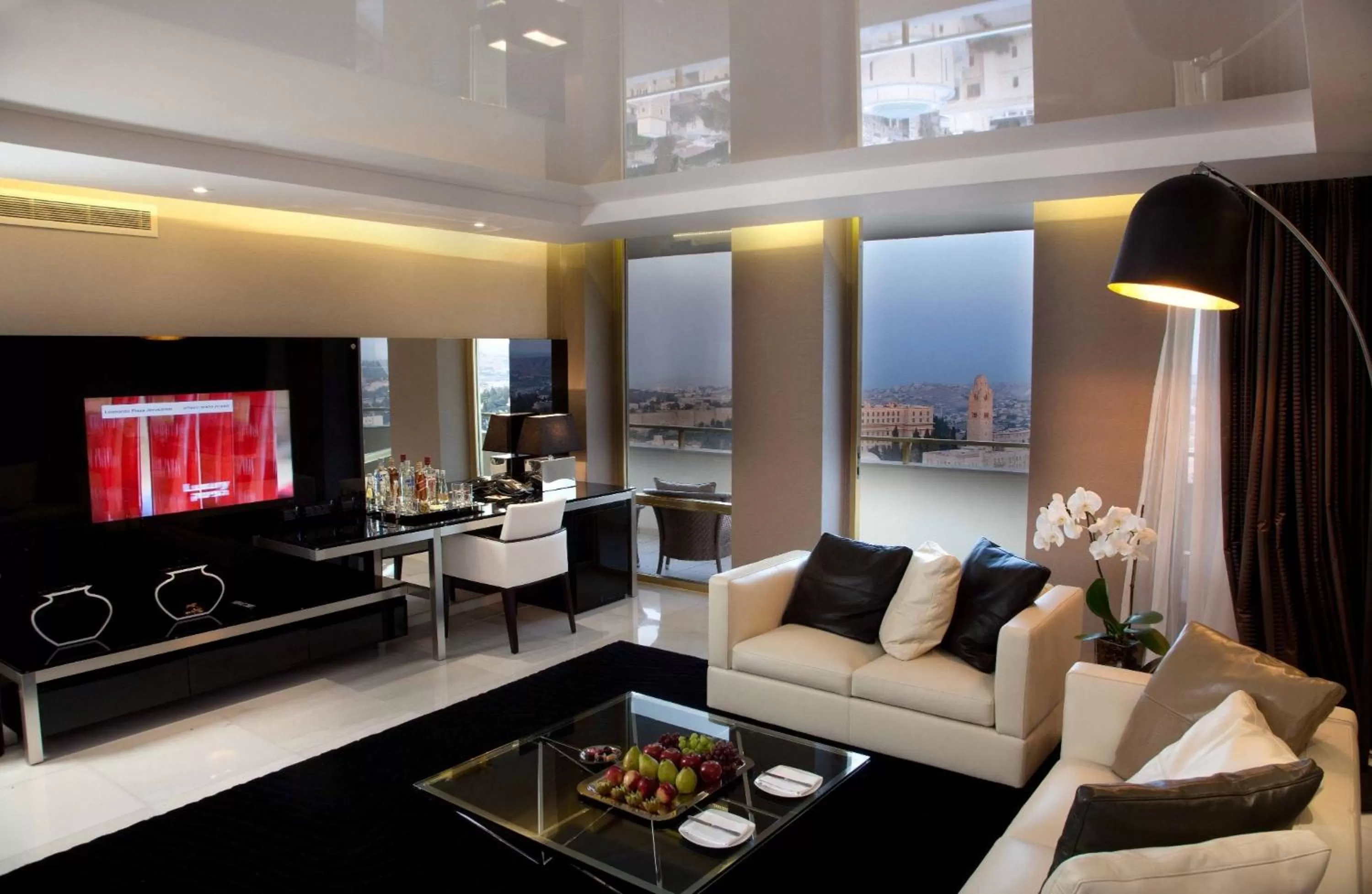 Seating area in Leonardo Plaza Hotel Jerusalem