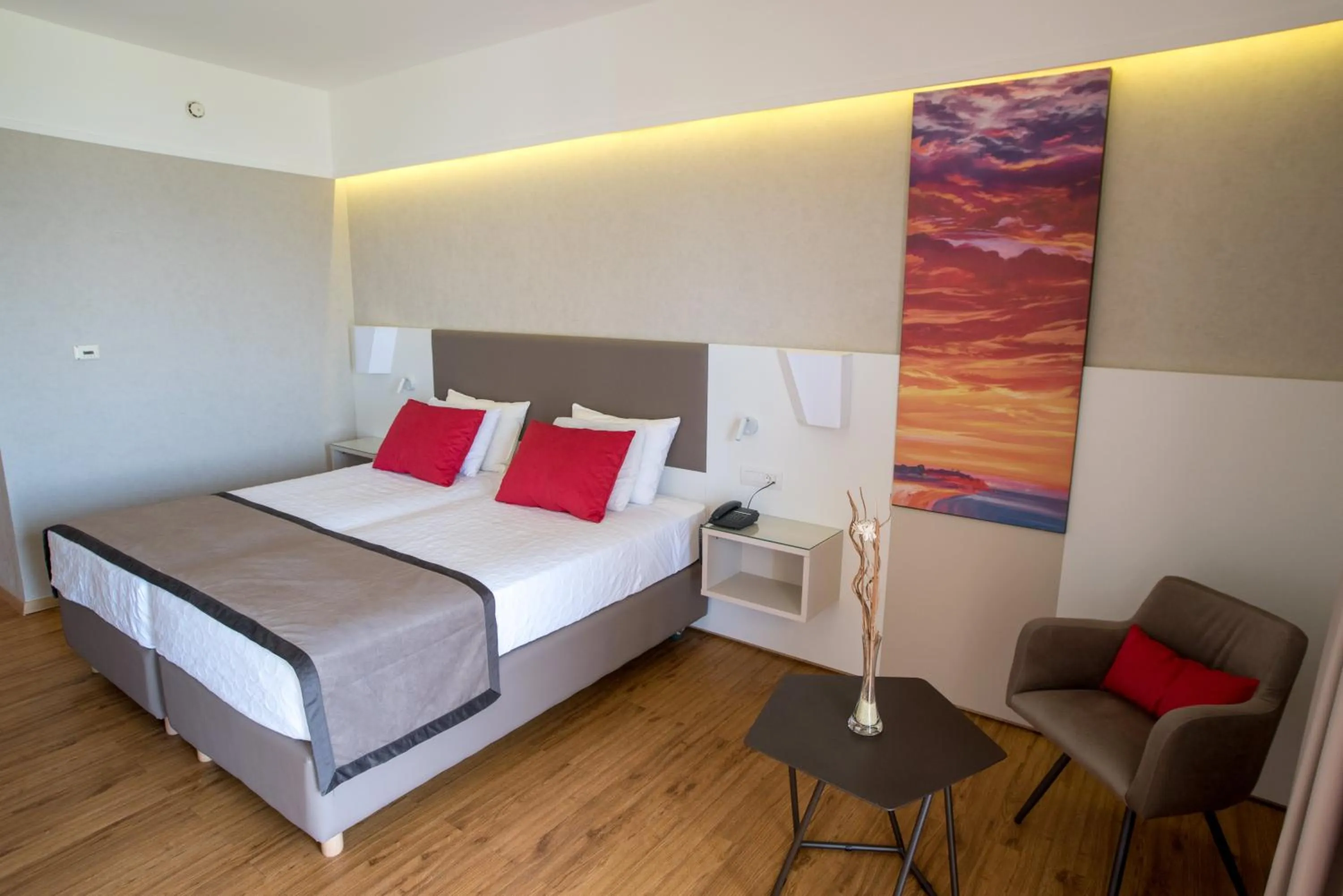 Photo of the whole room, Bed in Ramada Plaza by Wyndham Thraki