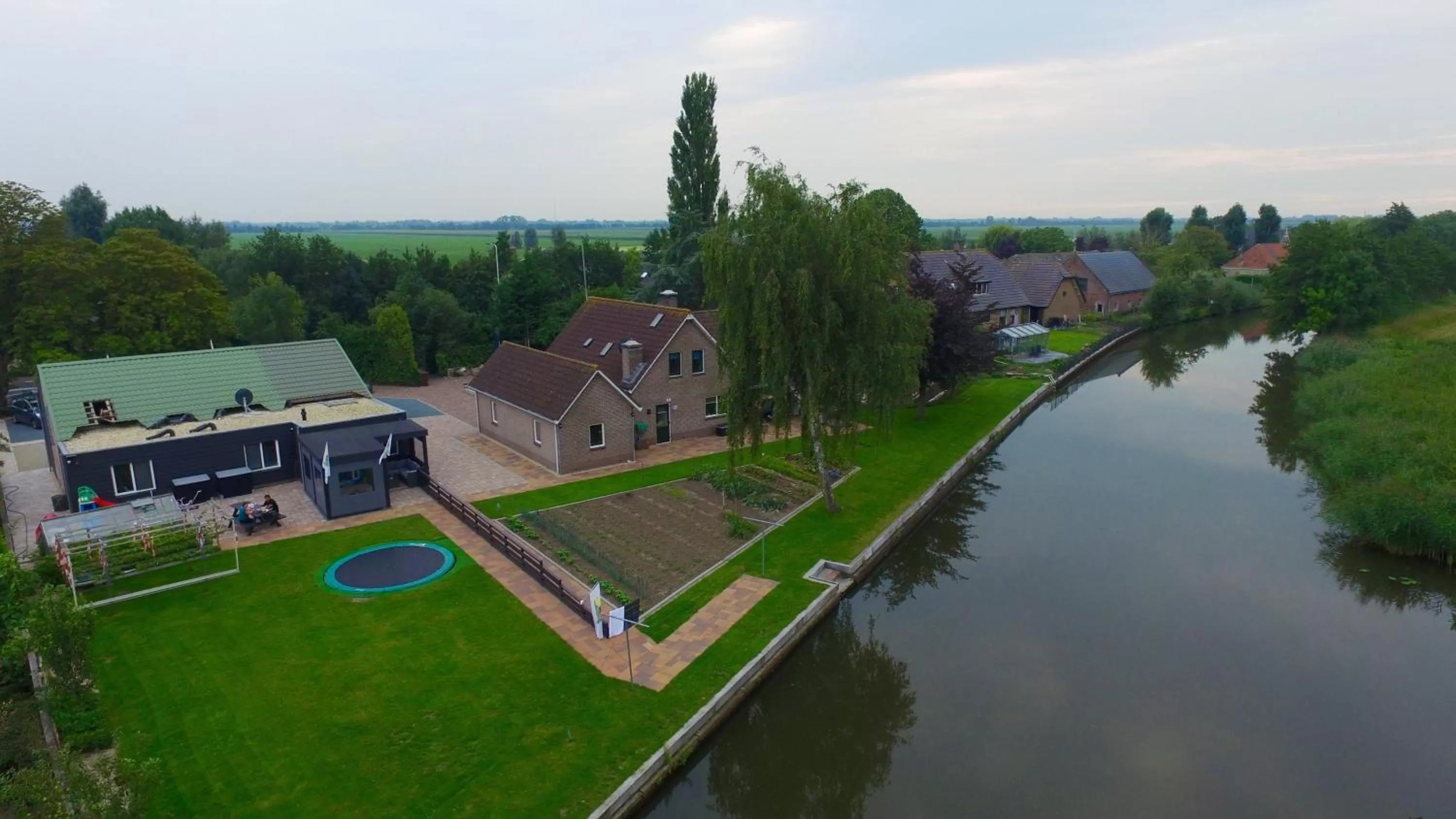 Property building in Guest House Aan de Hollandse IJssel