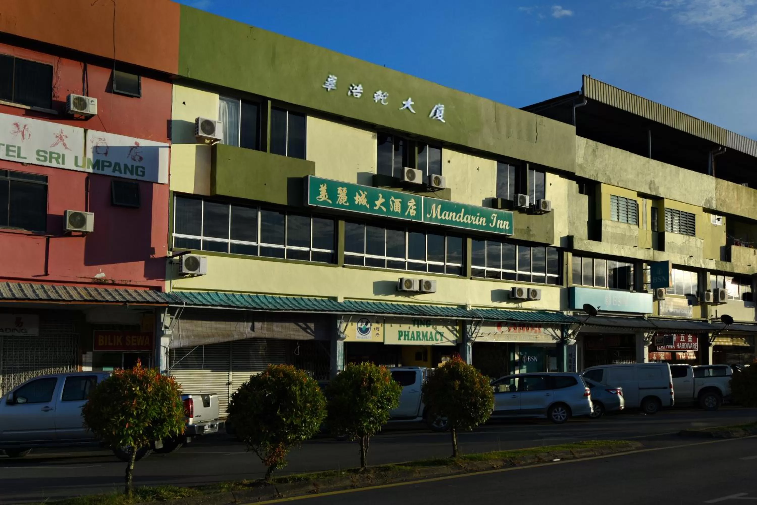 Property Building in Mandarin Inn by Glex