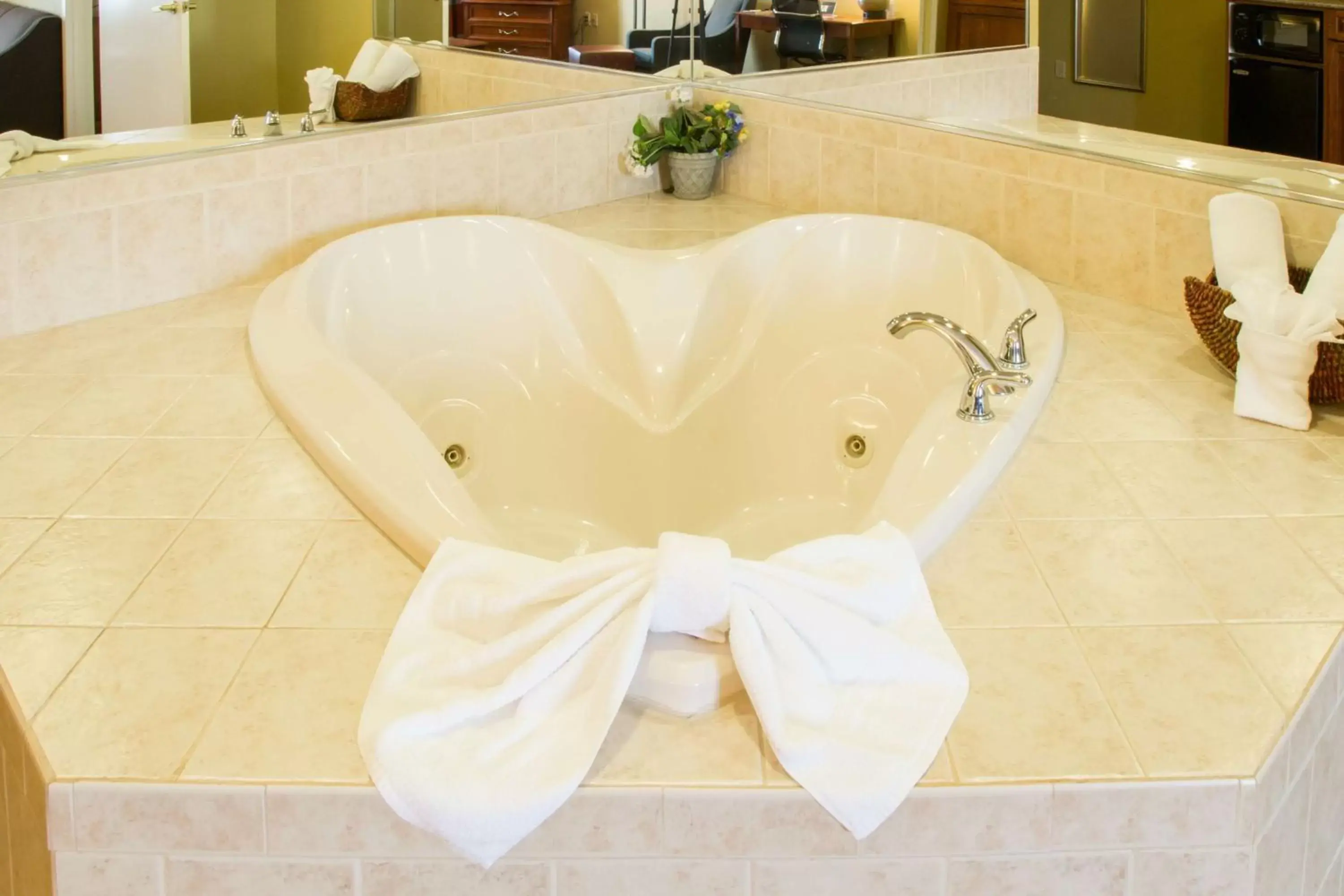 King Suite with Spa Bath - Non-Smoking in Best Western Executive Inn & Suites King Suite with Spa Bath - Non-Smoking in Best Western Executive Inn & Suites