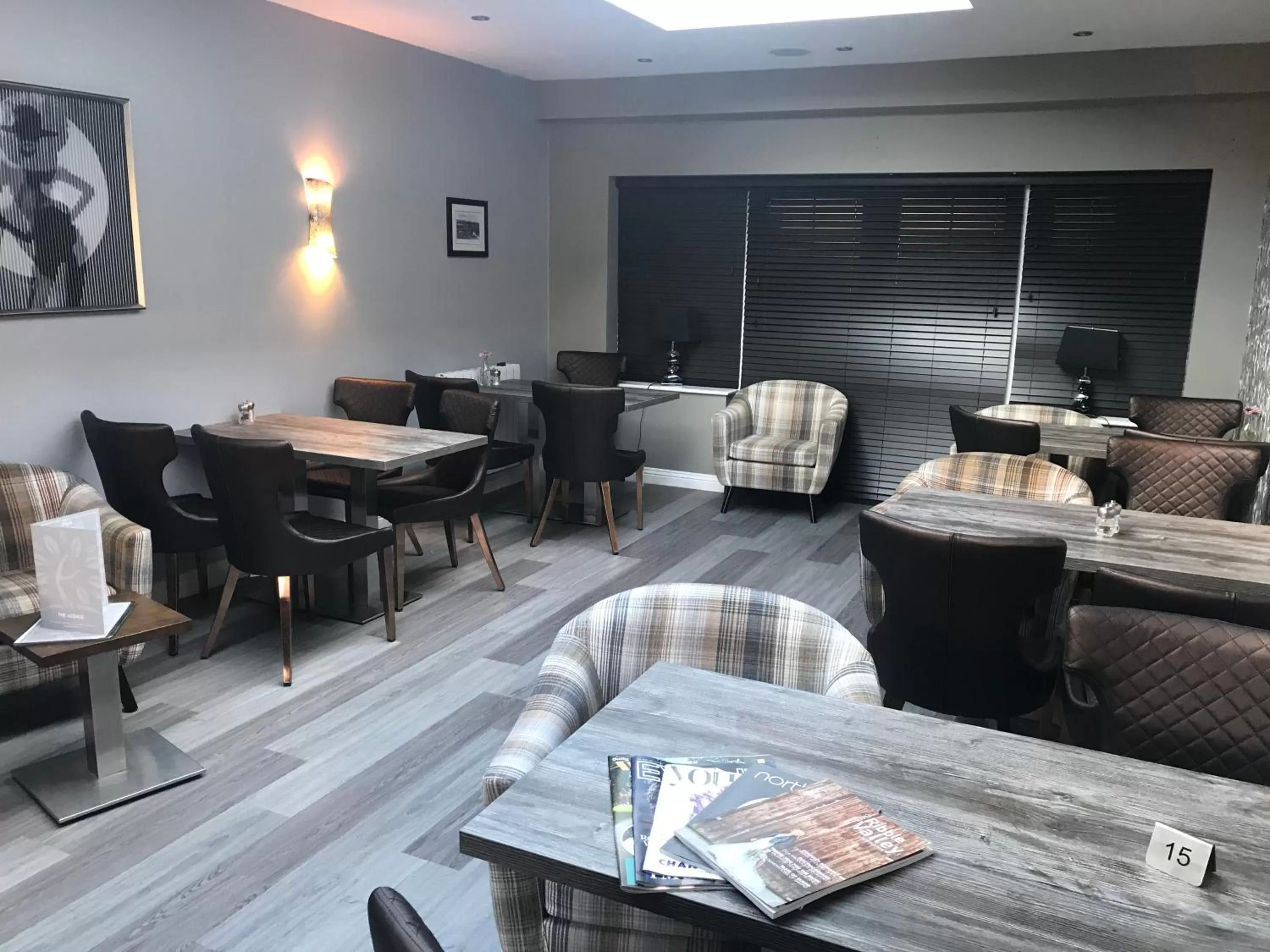 Restaurant/places to eat in The Avenue Hotel Ltd