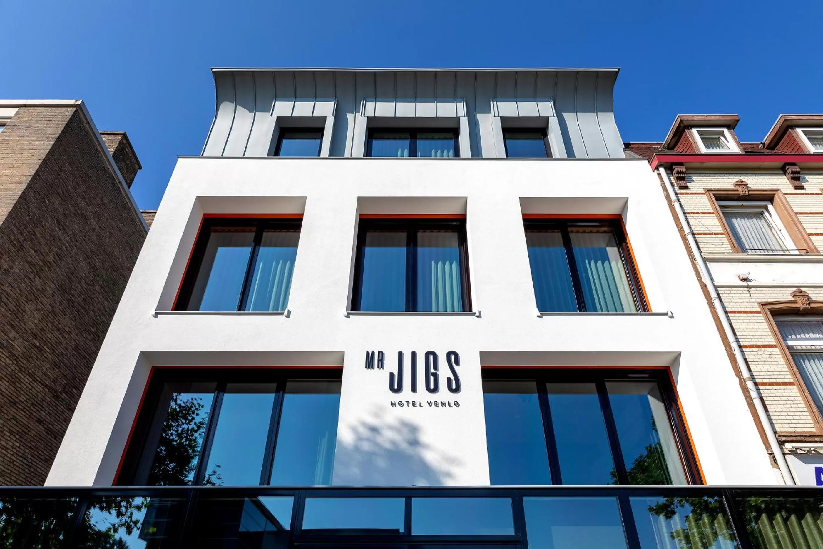 Facade/entrance in Mr Jigs