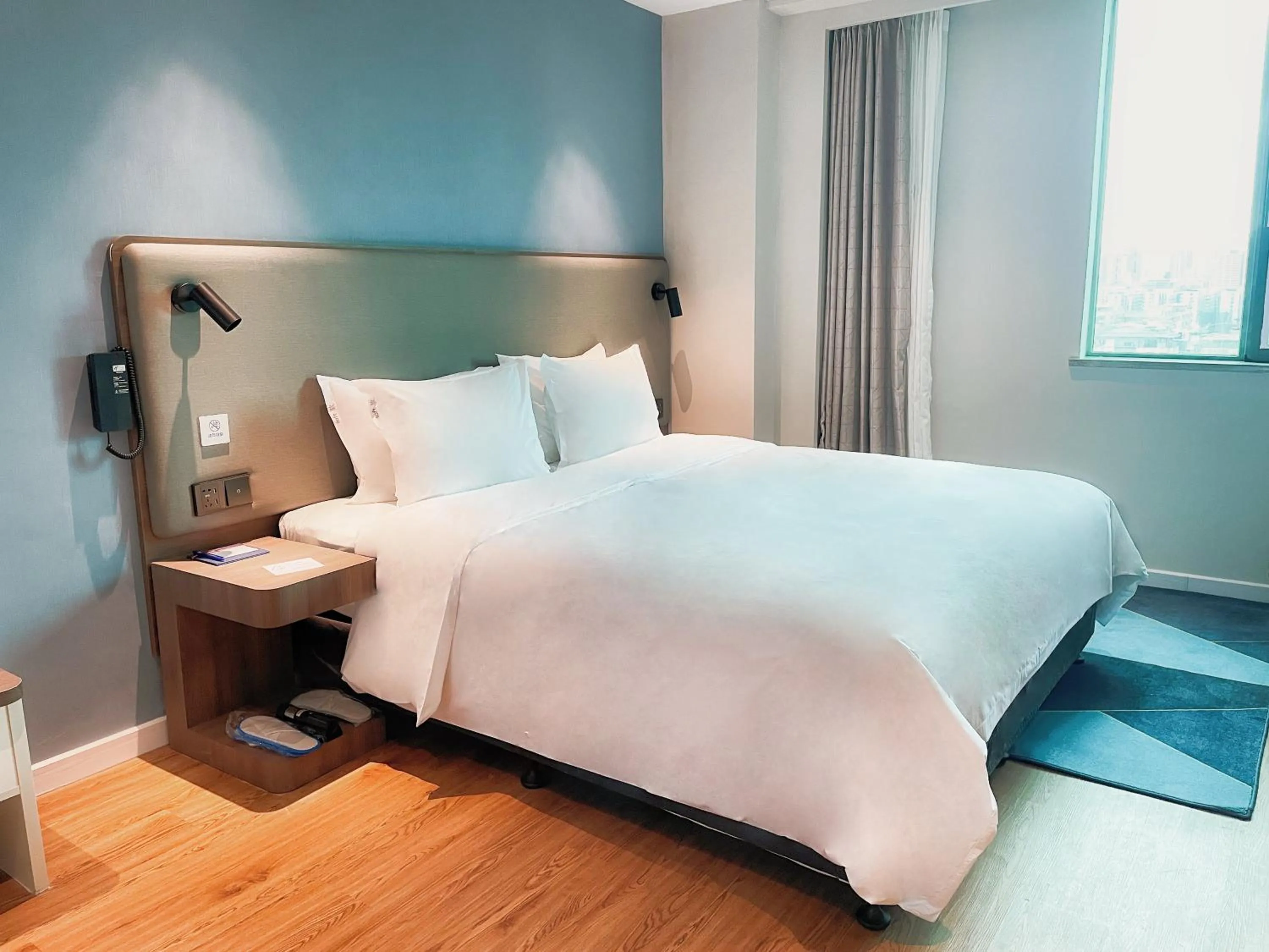 Bed in Holiday Inn Express Shantou City Center by IHG