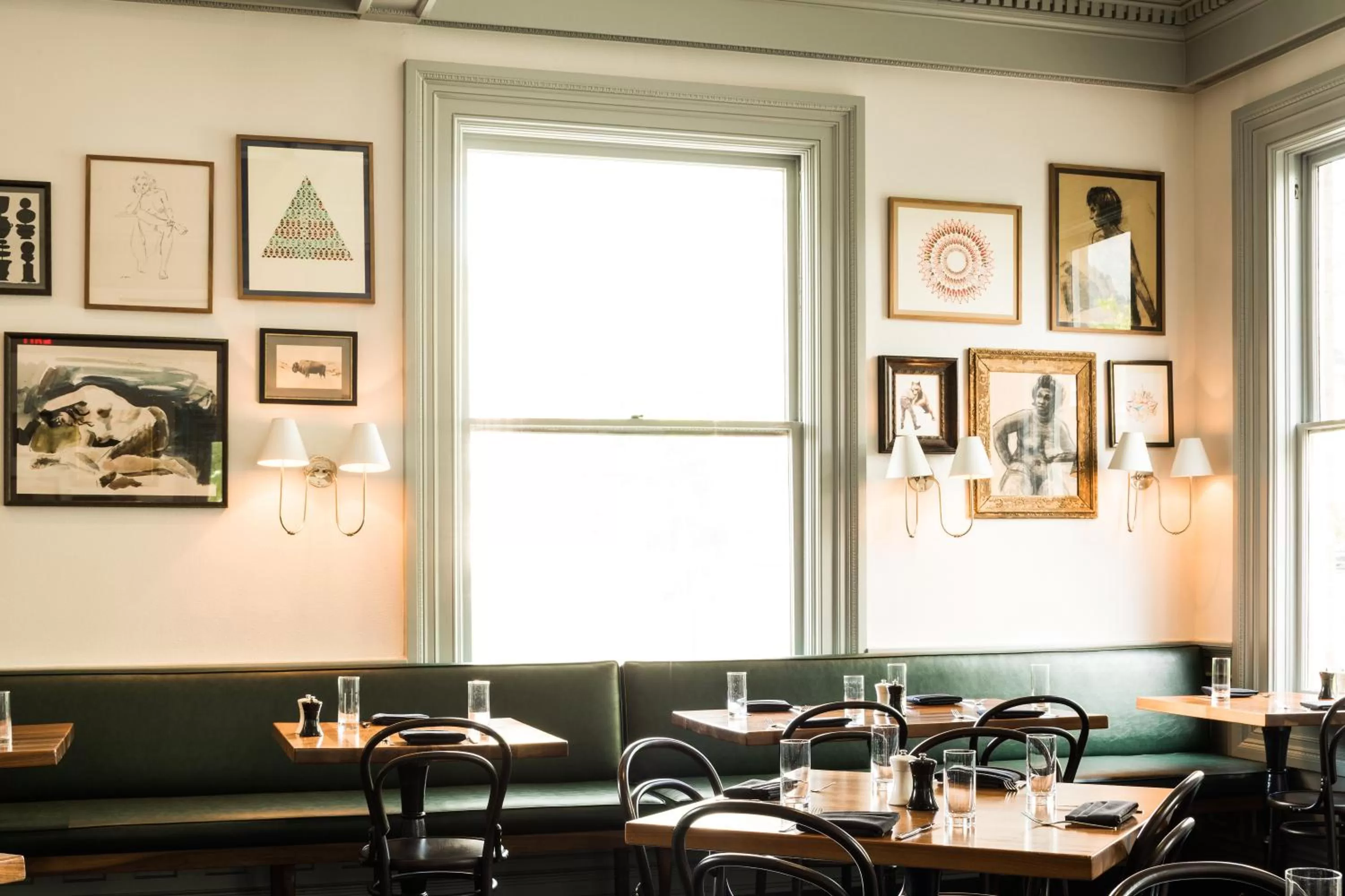 Restaurant/places to eat in Hotel Ella