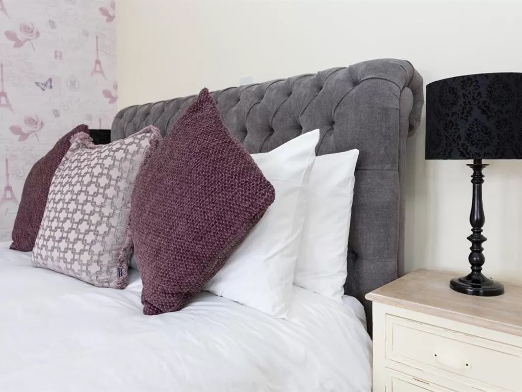 Bedroom, Bed in Wellington Inn