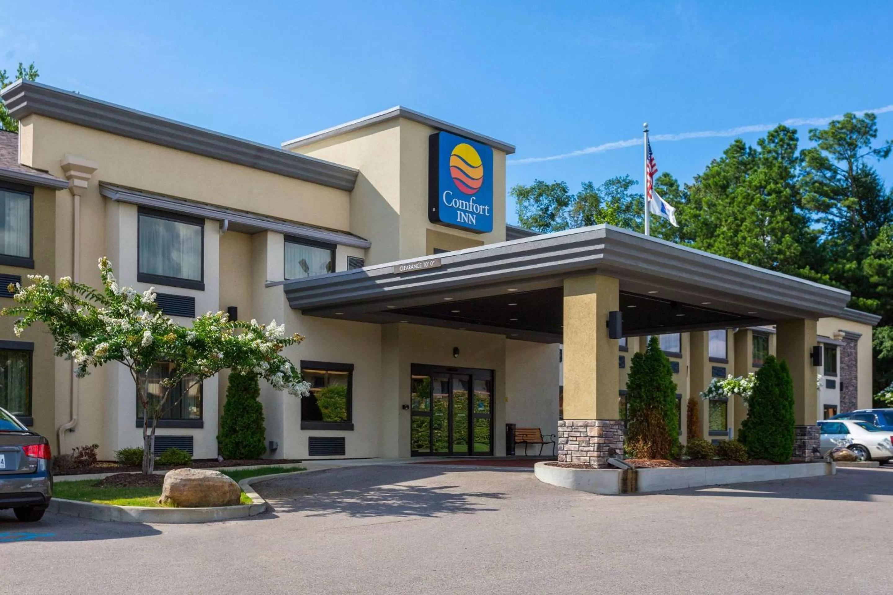 Property building in Comfort Inn Tupelo Central