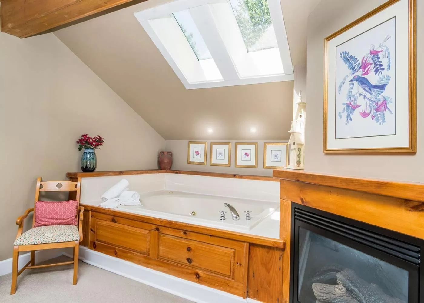 Hot Tub in Highland Lake Inn & Resort - Flat Rock