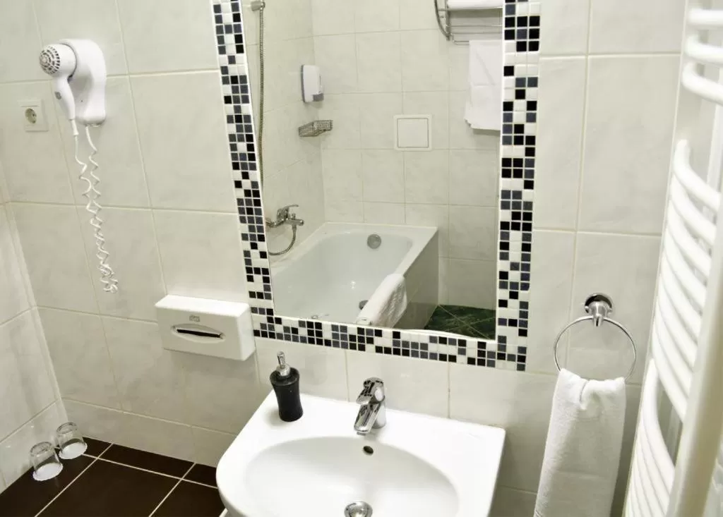 Bathroom in Liza Aqua & Conference Hotel