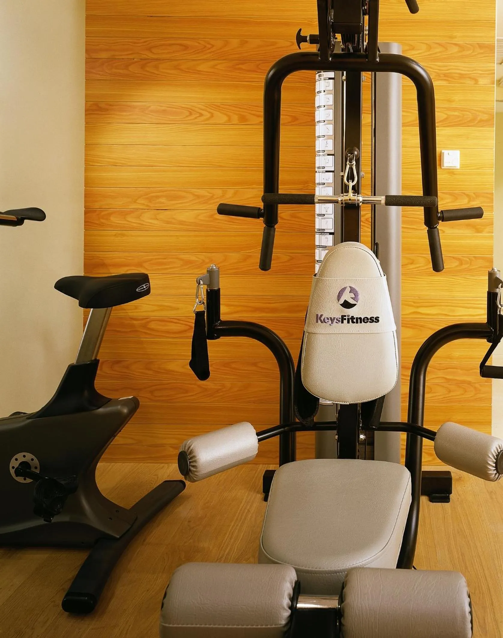 Fitness centre/facilities in Peakture Hotel
